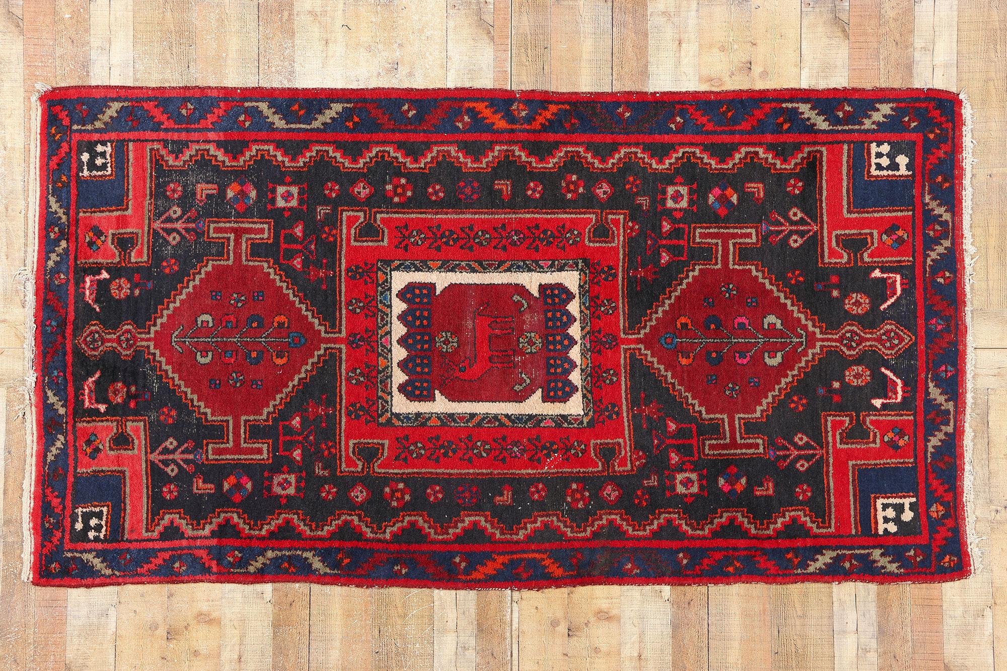 Tappeto Nahavand Hamadan rosso persiano d'epoca in vendita 1