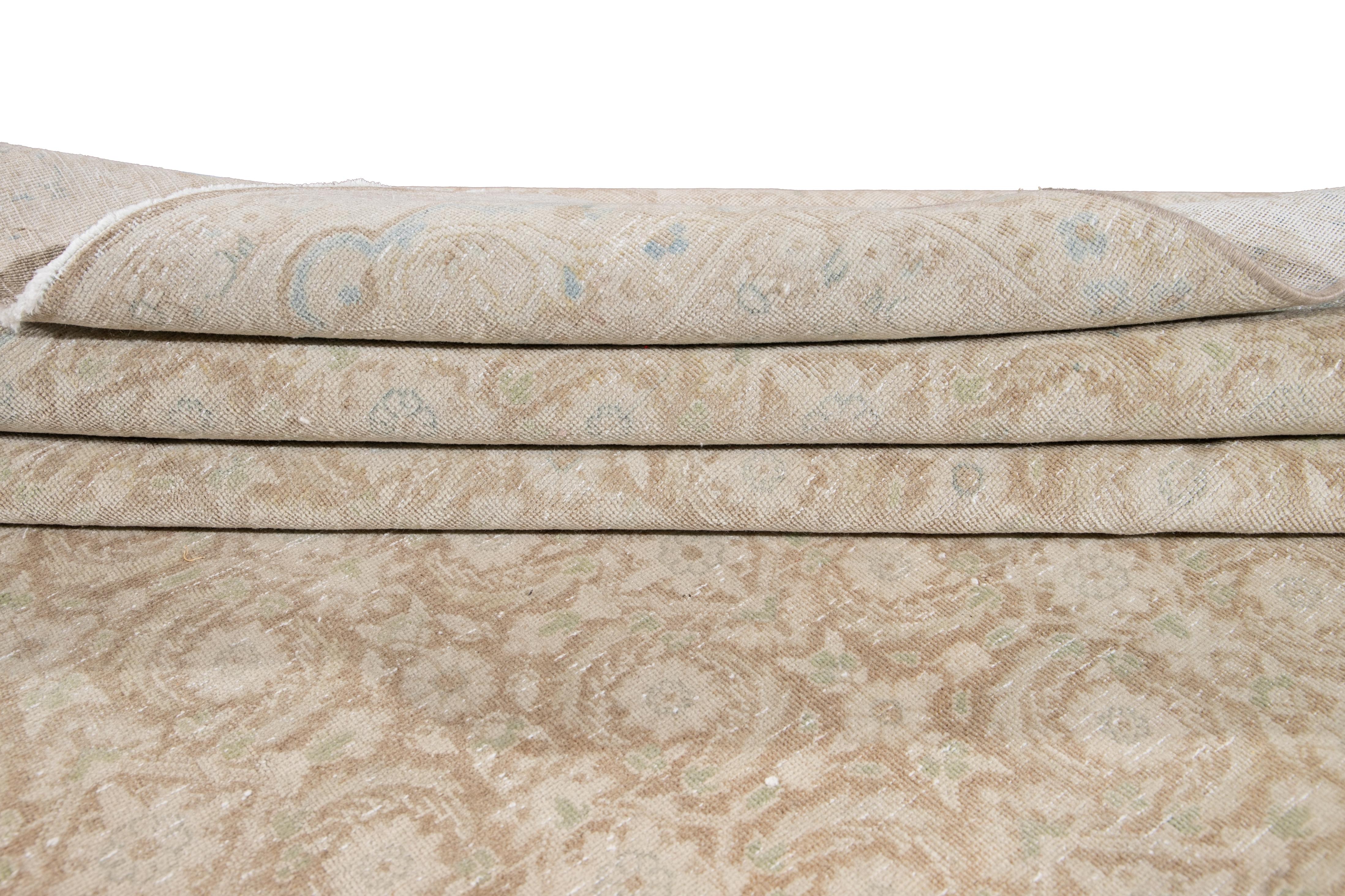 Vintage Persisch Zimmer Größe Tabriz Teppich im Zustand „Hervorragend“ im Angebot in Norwalk, CT