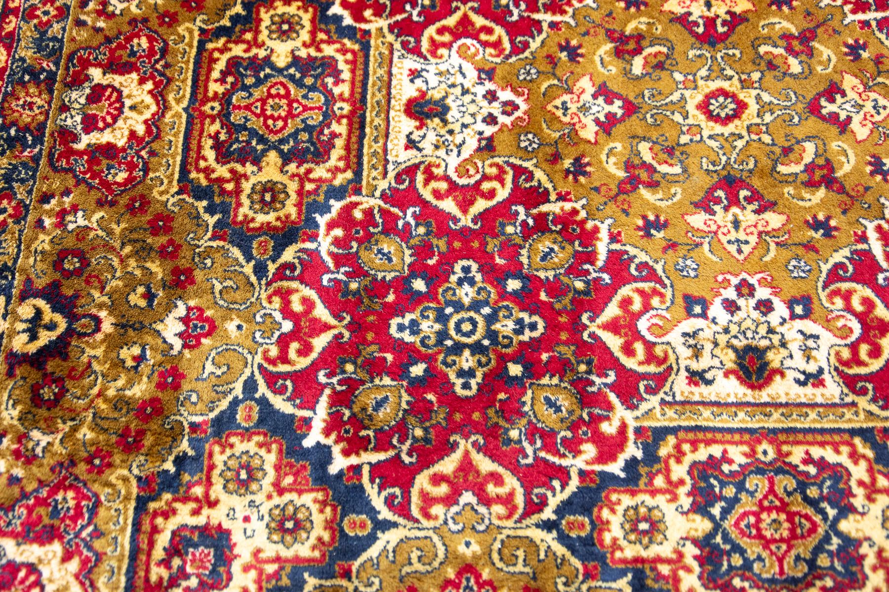 Vintage Persian Rug, 1970s In Good Condition For Sale In Prague 8, CZ