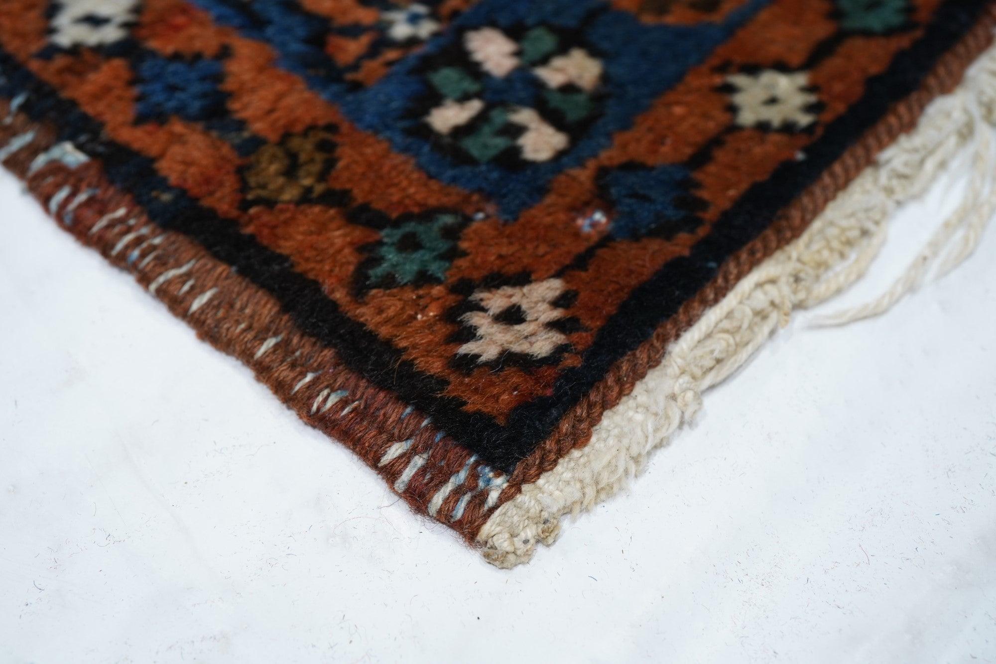 Vintage Persian Rug 2'6'' x 4'6'' For Sale 5