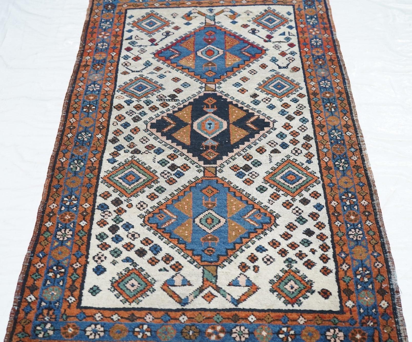 Vintage Persian Rug 2'6'' x 4'6'' In Excellent Condition For Sale In New York, NY