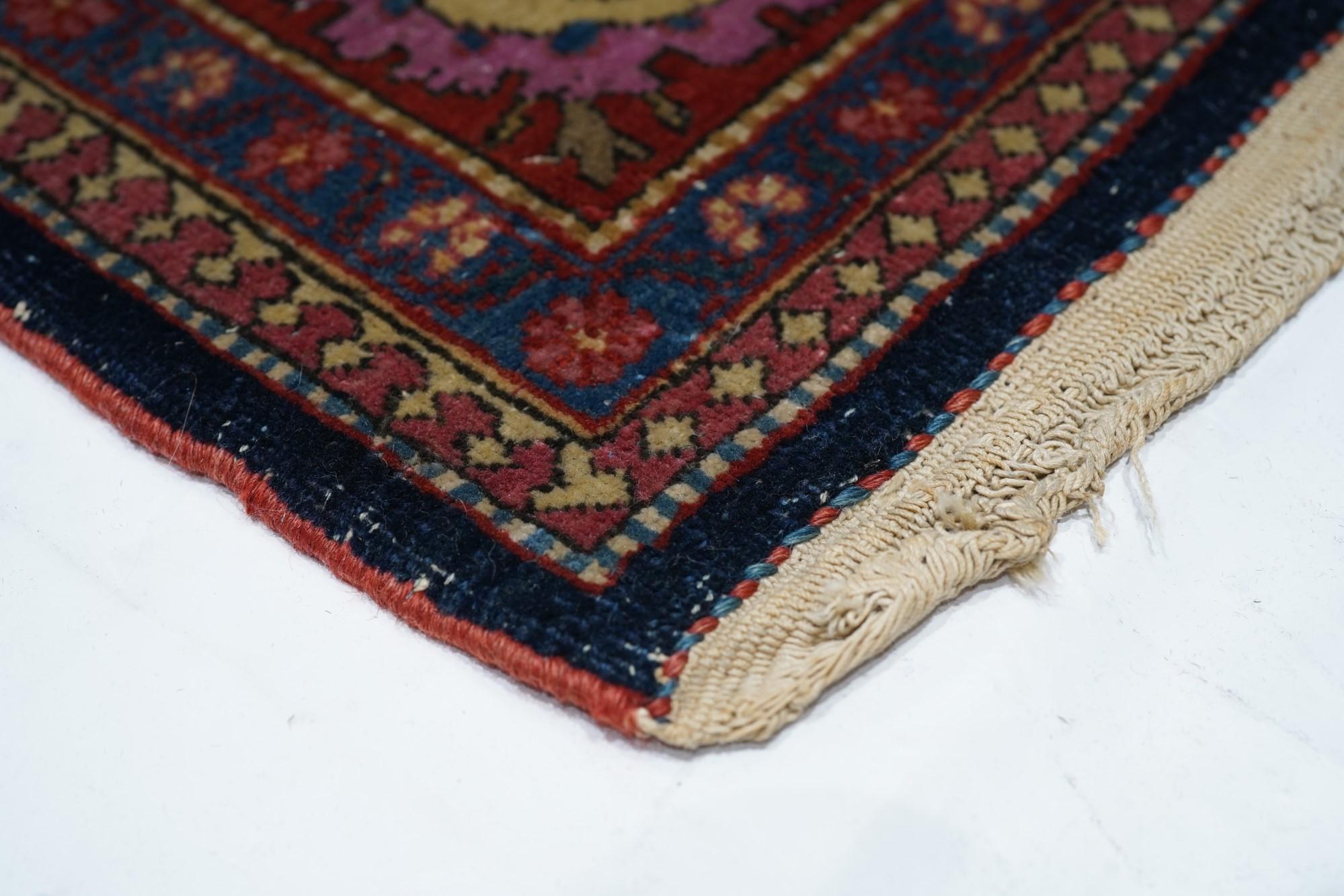 Vintage Persian Rug In Good Condition For Sale In New York, NY