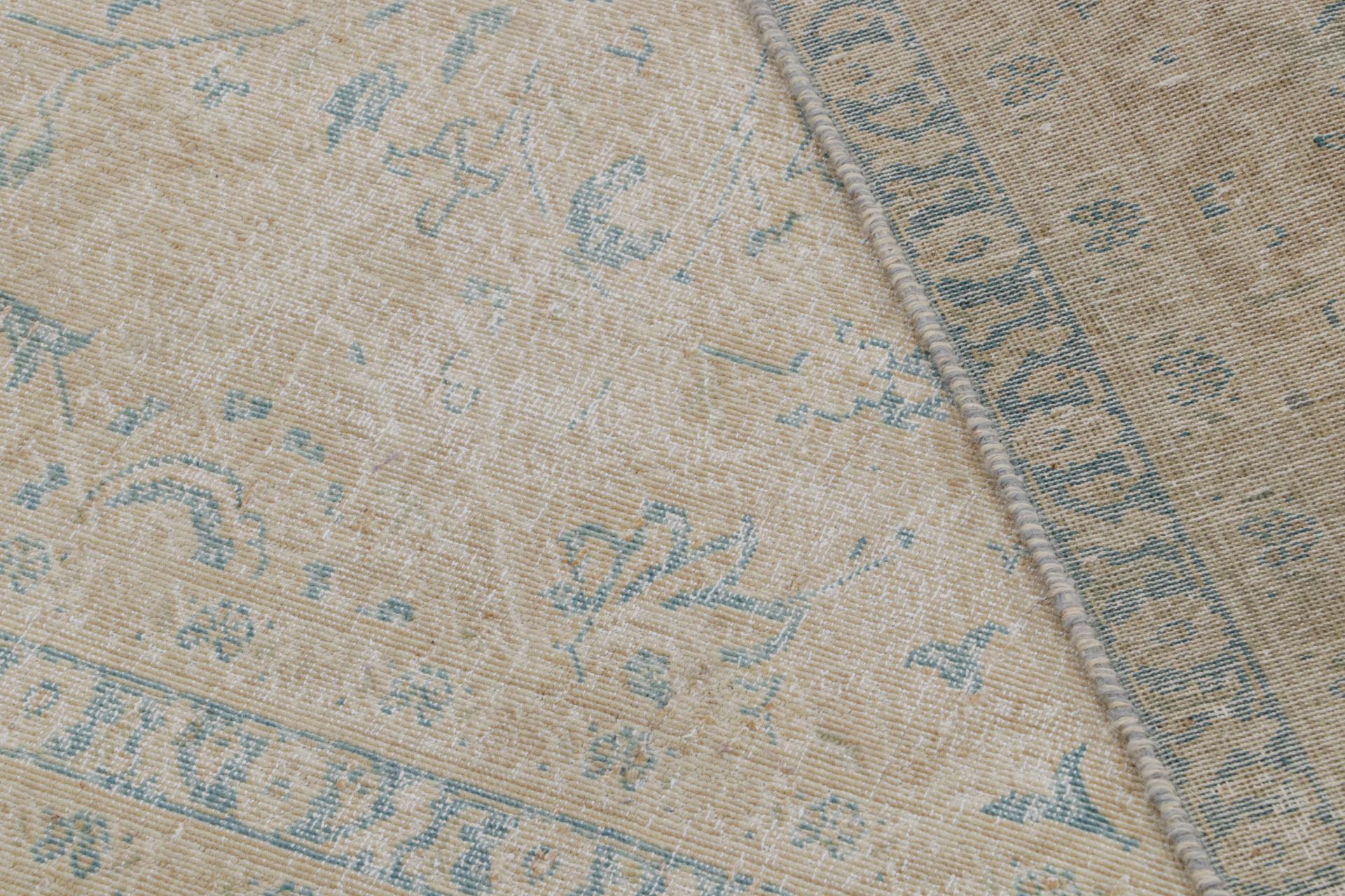 Fin du 20e siècle Tapis persan vintage à motifs floraux beige-bleu par Rug & Kilim