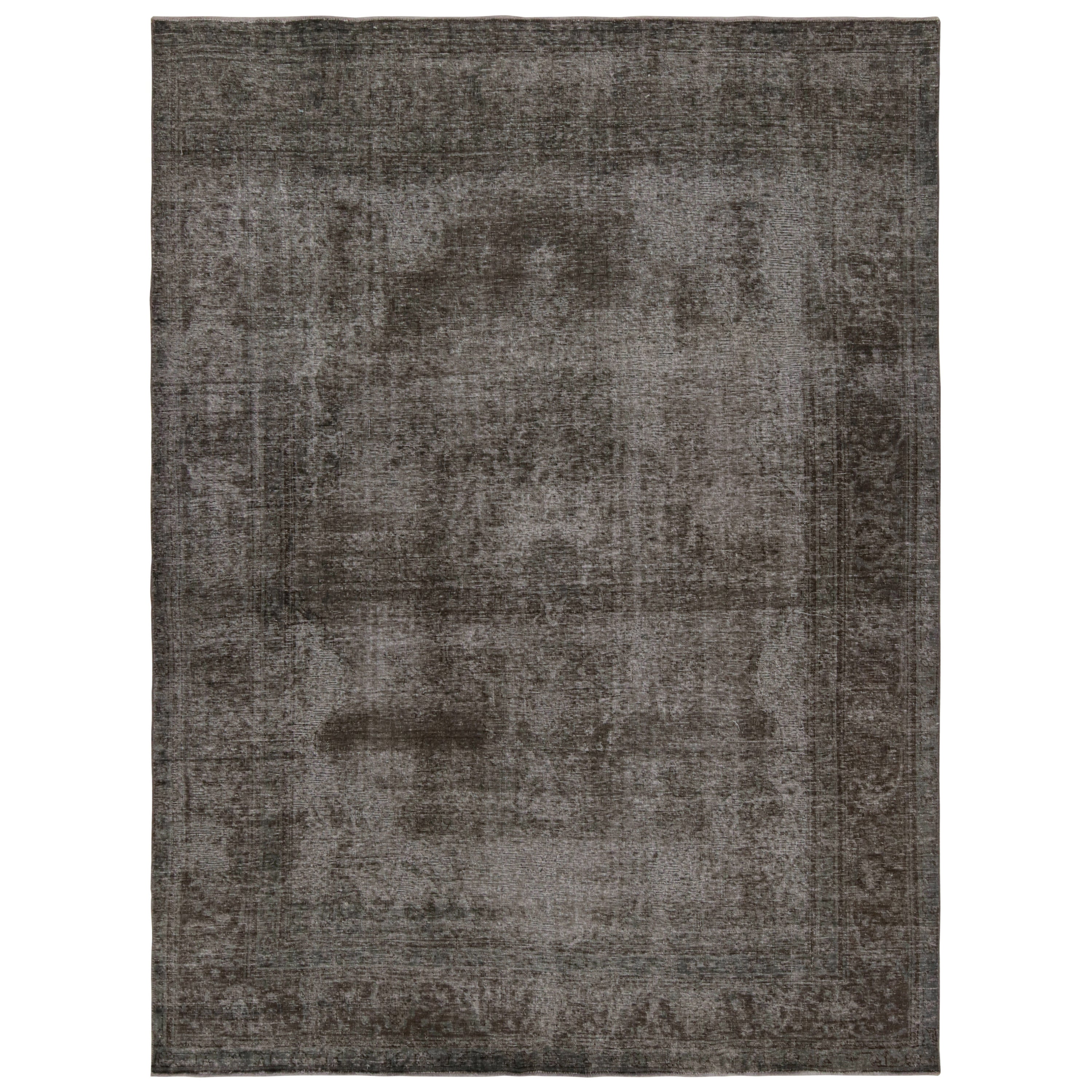 Tapis persan vintage en beige-brun et gris, de Rug & Kilim