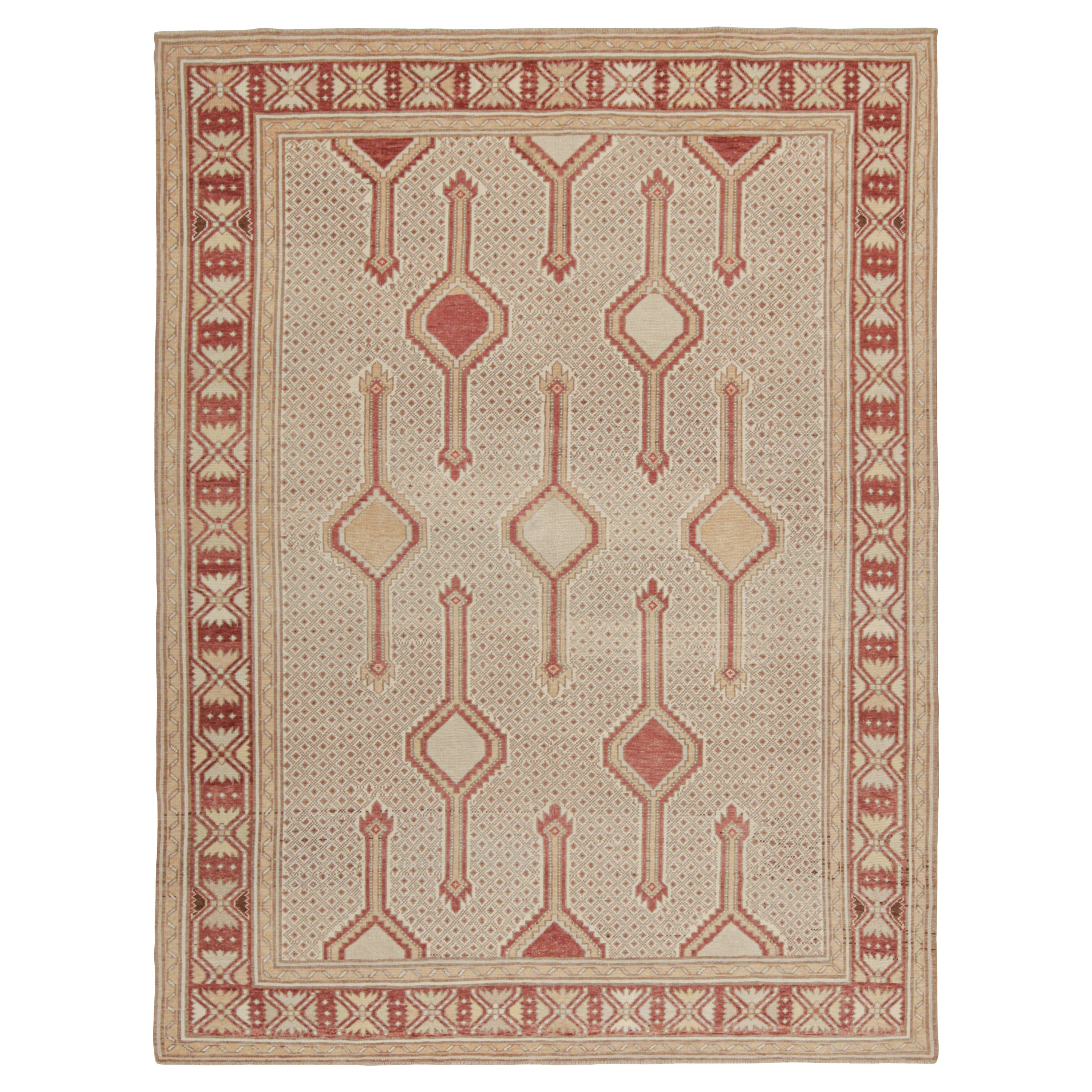 Raro tappeto persiano antico di Kars con motivi rossi, beige e marrone in vendita