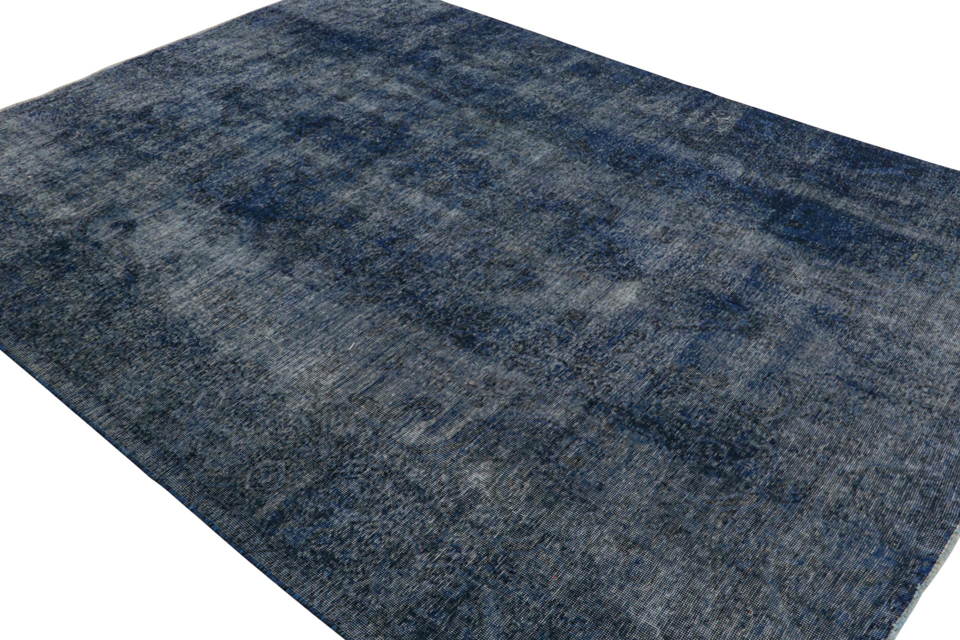 De notre nouvelle collection de tapis surteints, un tapis persan vintage 8x11 datant d'environ 1970-1980 ou peut-être plus tôt.

Sur le Design :

Ce tapis vintage a été soumis à un lavage particulier pour lui donner cet aspect ancien et ce style de