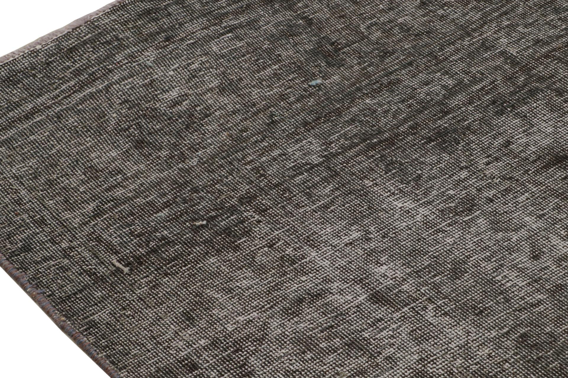 Vintage-Perserteppich in Beige-Braun und Grau von Rug & Kilim im Zustand „Gut“ im Angebot in Long Island City, NY