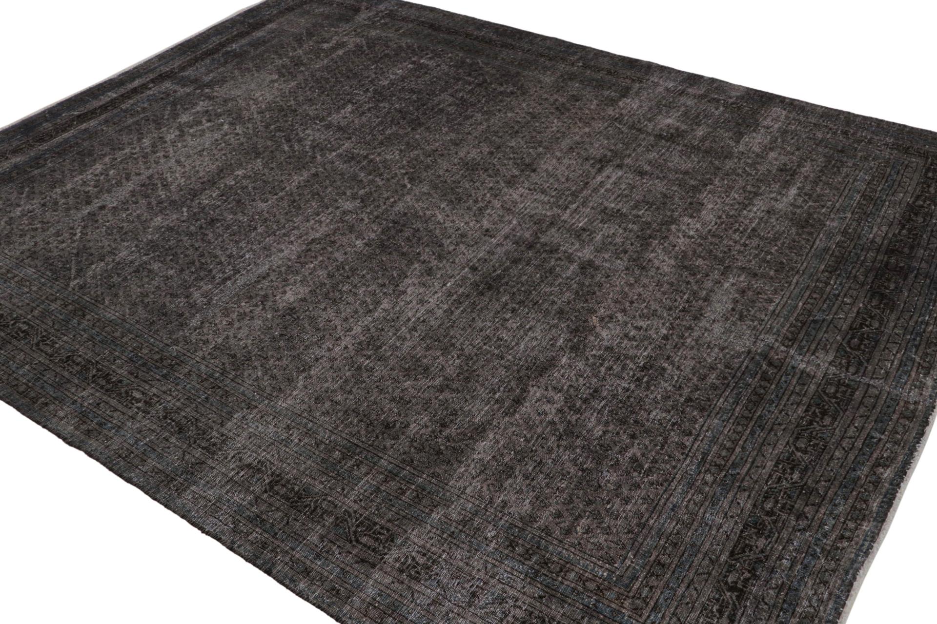 Aus unserer neuen Kollektion von gefärbten Teppichen, ein alter 8×11 Perserteppich aus der Zeit um 1970-1980 oder möglicherweise früher.

Über das Design:

Dieser Vintage-Teppich wurde einer besonderen Waschung unterzogen, um ihm dieses altmodische