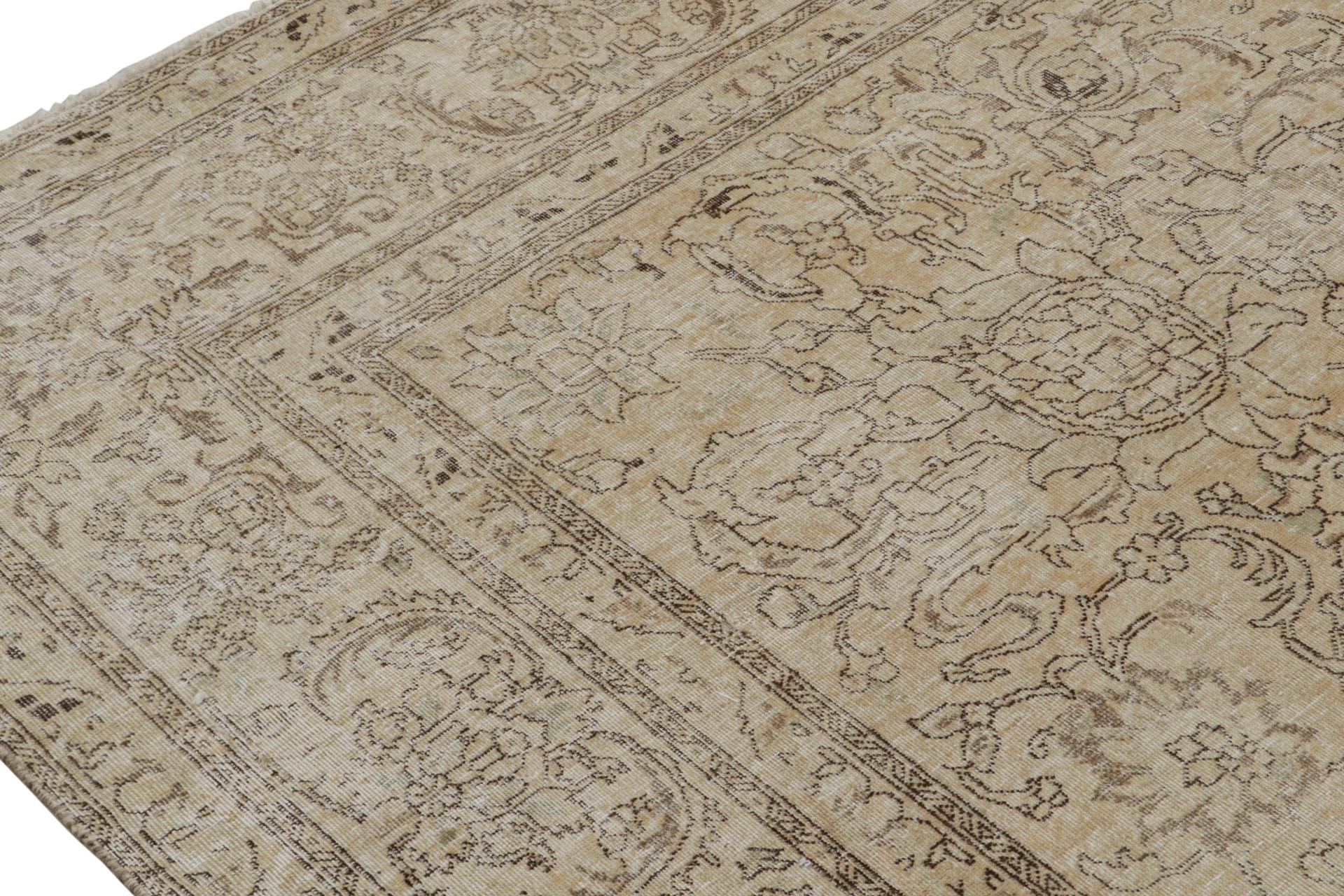 Tapis persan vintage à motifs transitionnels beige-brun par Rug & Kilim Bon état - En vente à Long Island City, NY