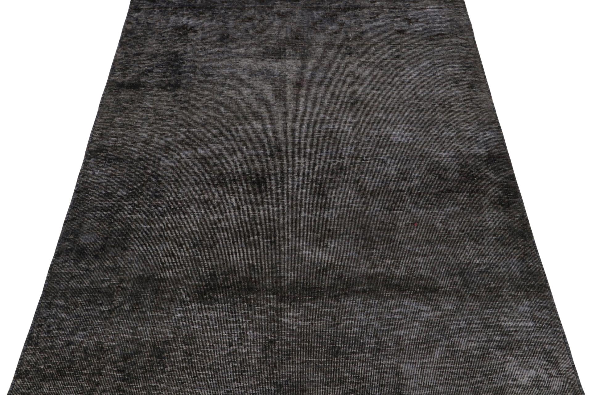 Vintage-Perserteppich mit schwarzen und braunen Mustern von Rug & Kilim (Persisch) im Angebot