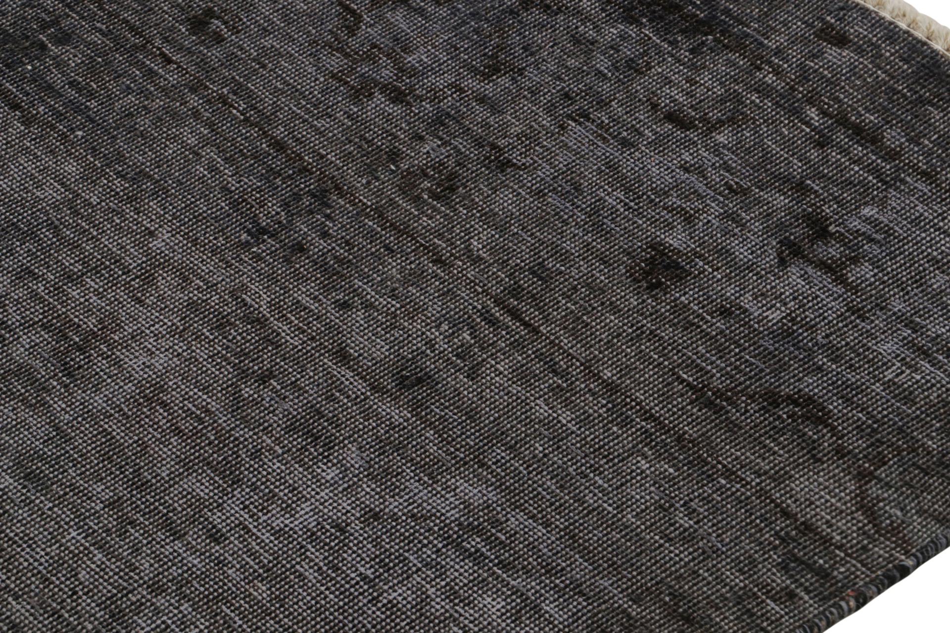 Vintage-Perserteppich mit schwarzen und braunen Mustern von Rug & Kilim im Zustand „Gut“ im Angebot in Long Island City, NY