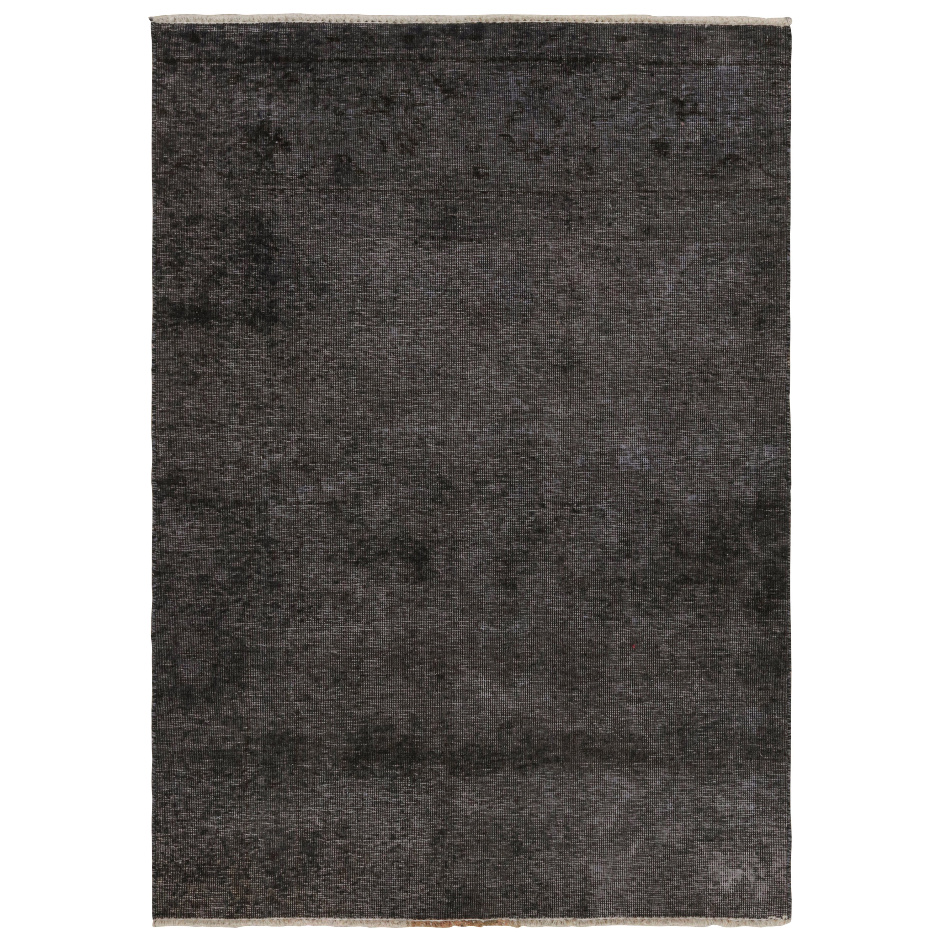 Tapis persan vintage à motifs noirs et bruns par Rug & Kilim