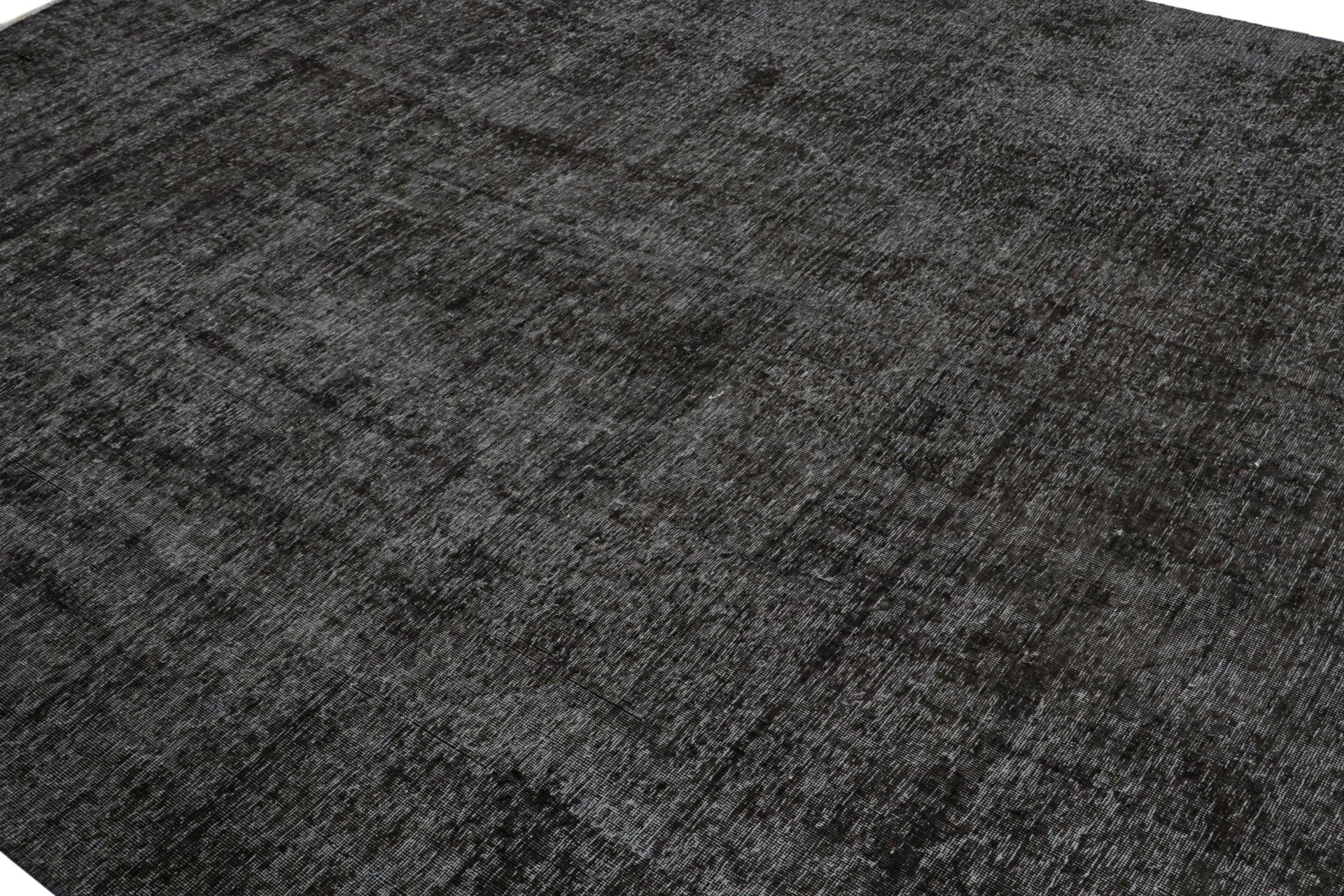 Annodato a mano Tappeto persiano vintage con motivi transitori neri e grigi di Rug & Kilim in vendita