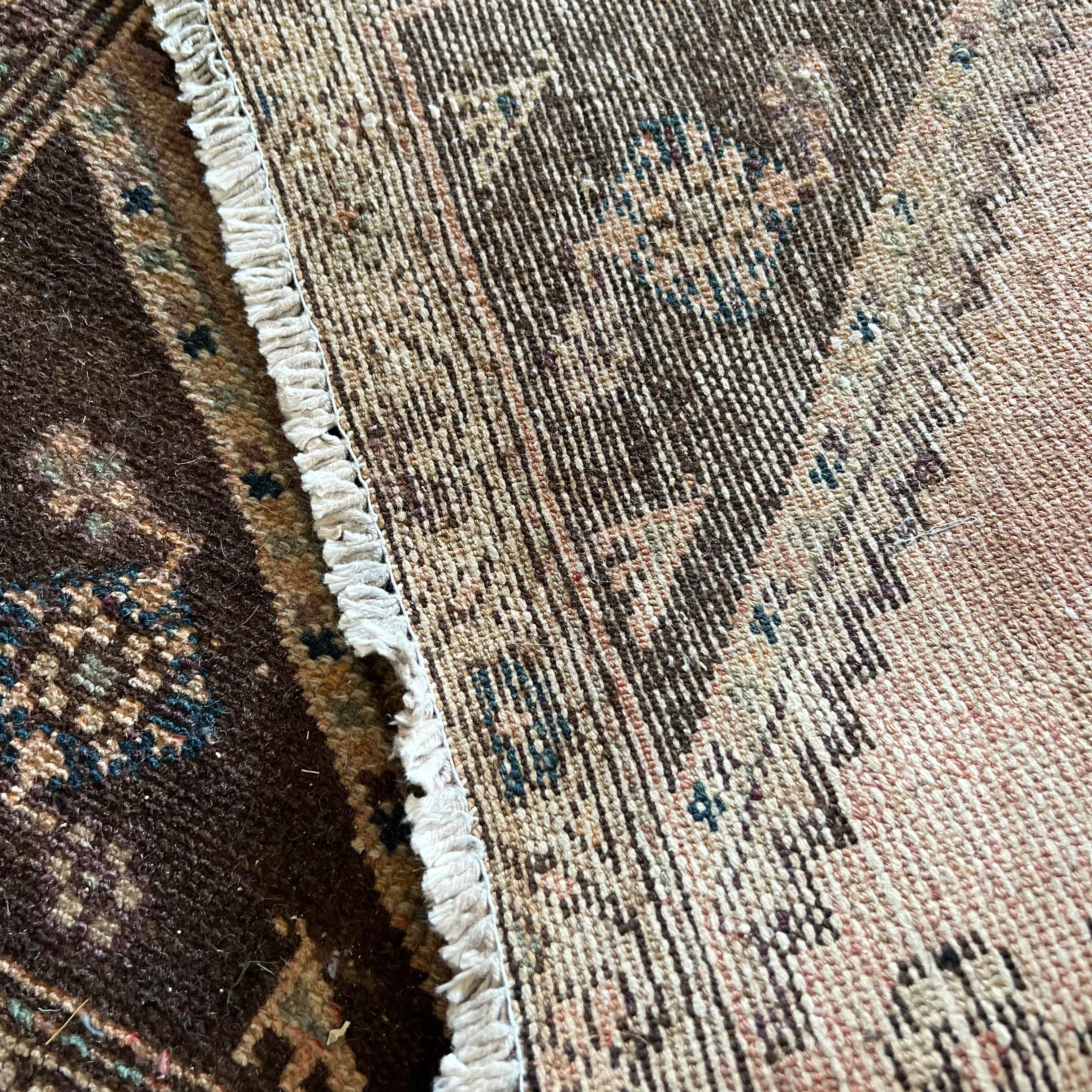 Tapis de couloir persan vintage, beige, brun, violet, bleu, teintes en vente 3