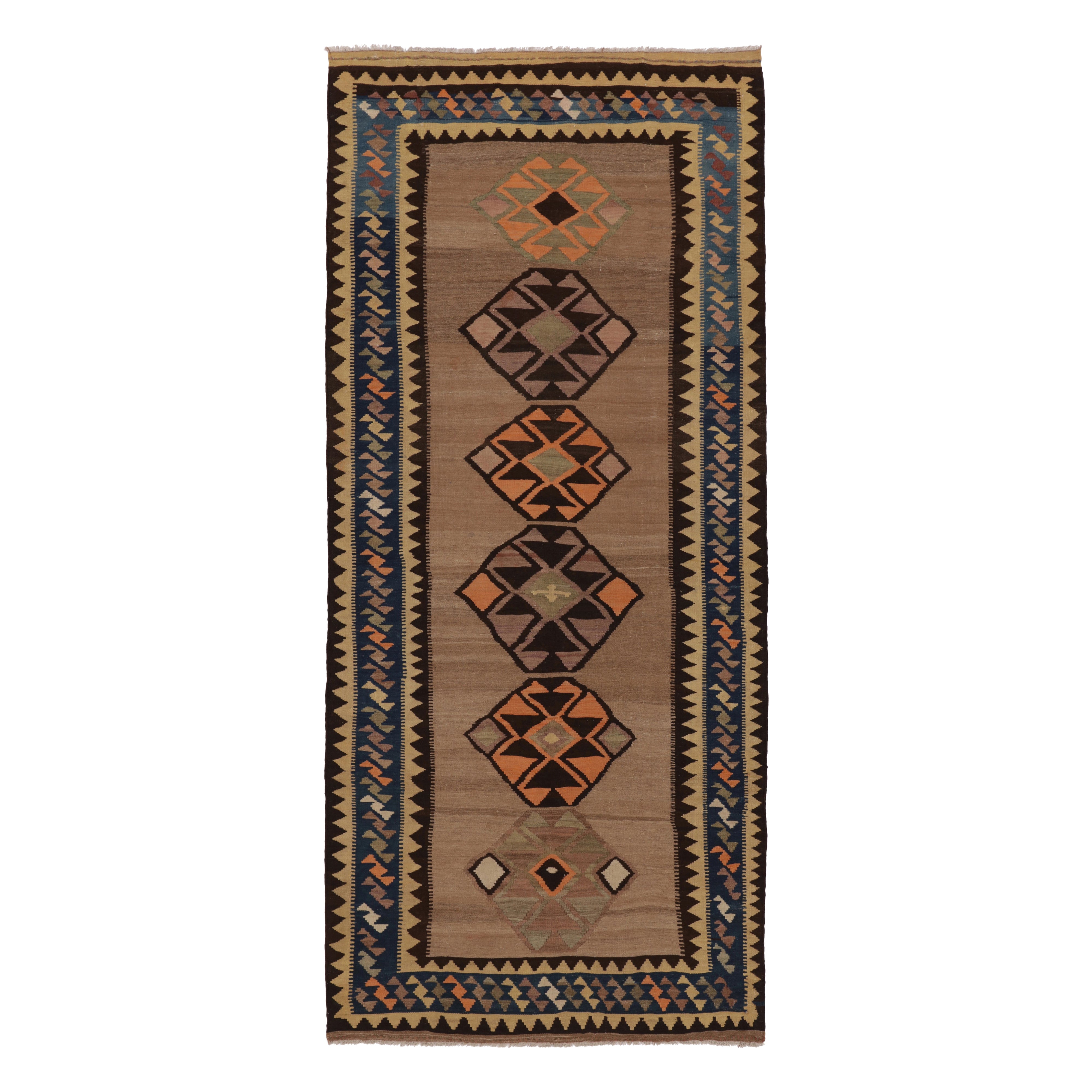 Chemin de table persan vintage Kilim, champ brun naturel avec médaillons en corne de bélier