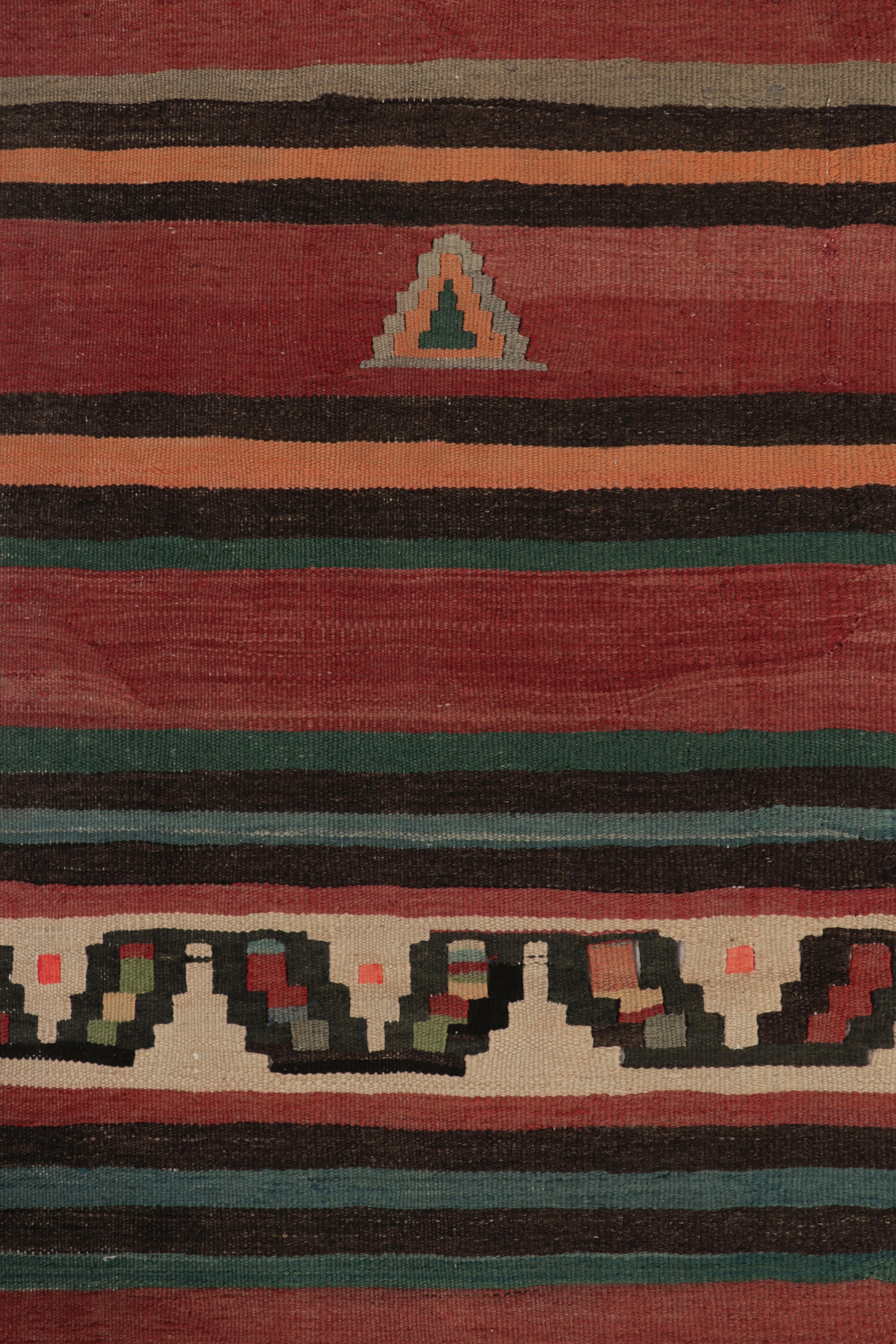 Tissé à la main Vintage Persian Runner Kilim, Tribal Rug with Polychromatic Geometric Stripes (tapis de course persan à rayures géométriques polychromes) en vente