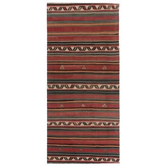 Vintage Persian Runner Kilim, Stammes-Teppich mit polychromen geometrischen Streifen