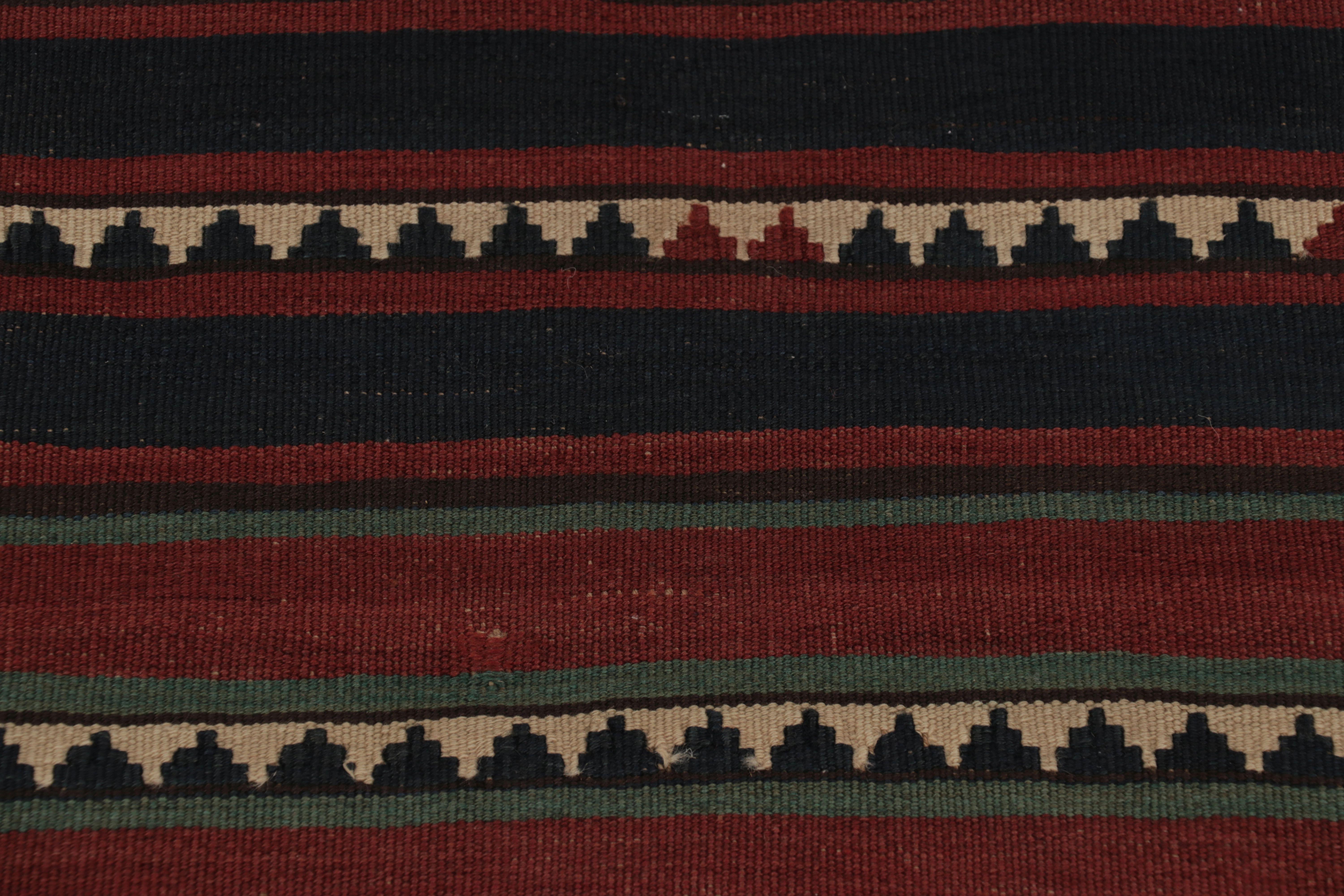 Vintage Persian Runner Kilim, Tribal Rug with Polychromatic Stripes s im Zustand „Gut“ im Angebot in Long Island City, NY