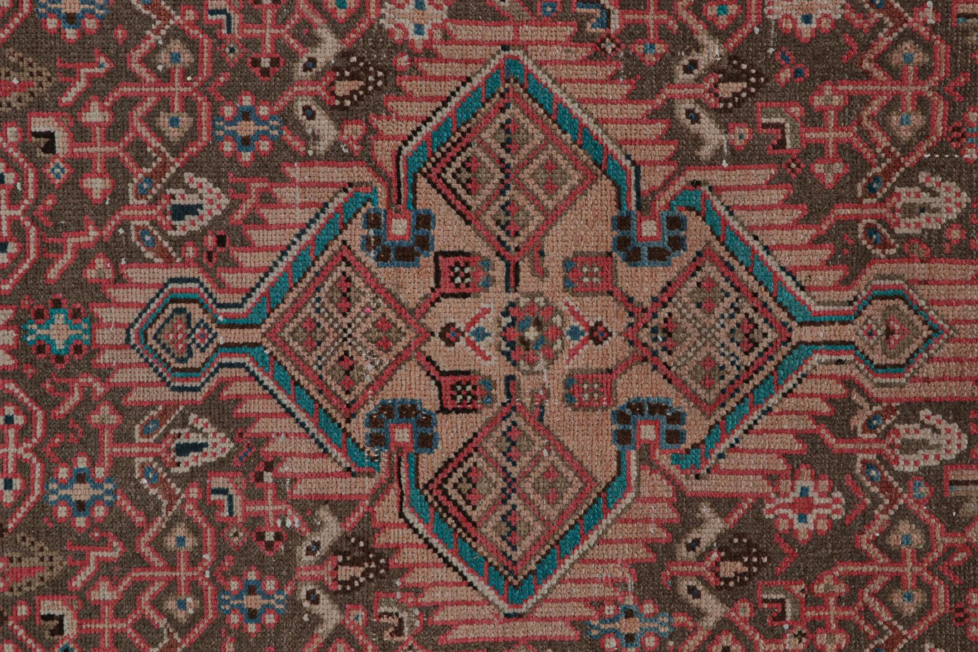 Persischer Läufer mit roten, braunen und beigefarbenen Mustern von Rug & Kilim (Wolle) im Angebot