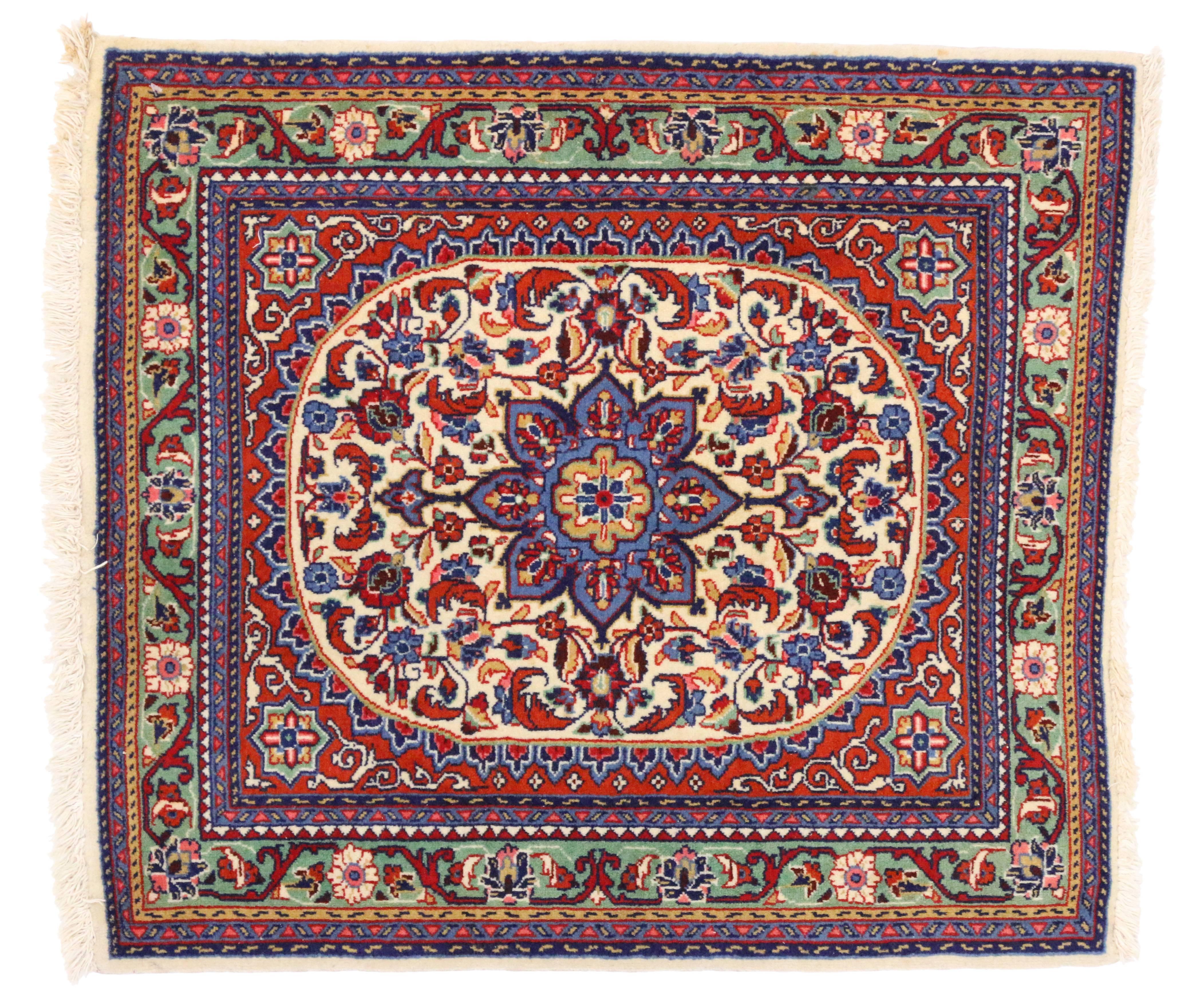 Vintage Persian Sarouk Accent Rug In Good Condition For Sale In Dallas, TX