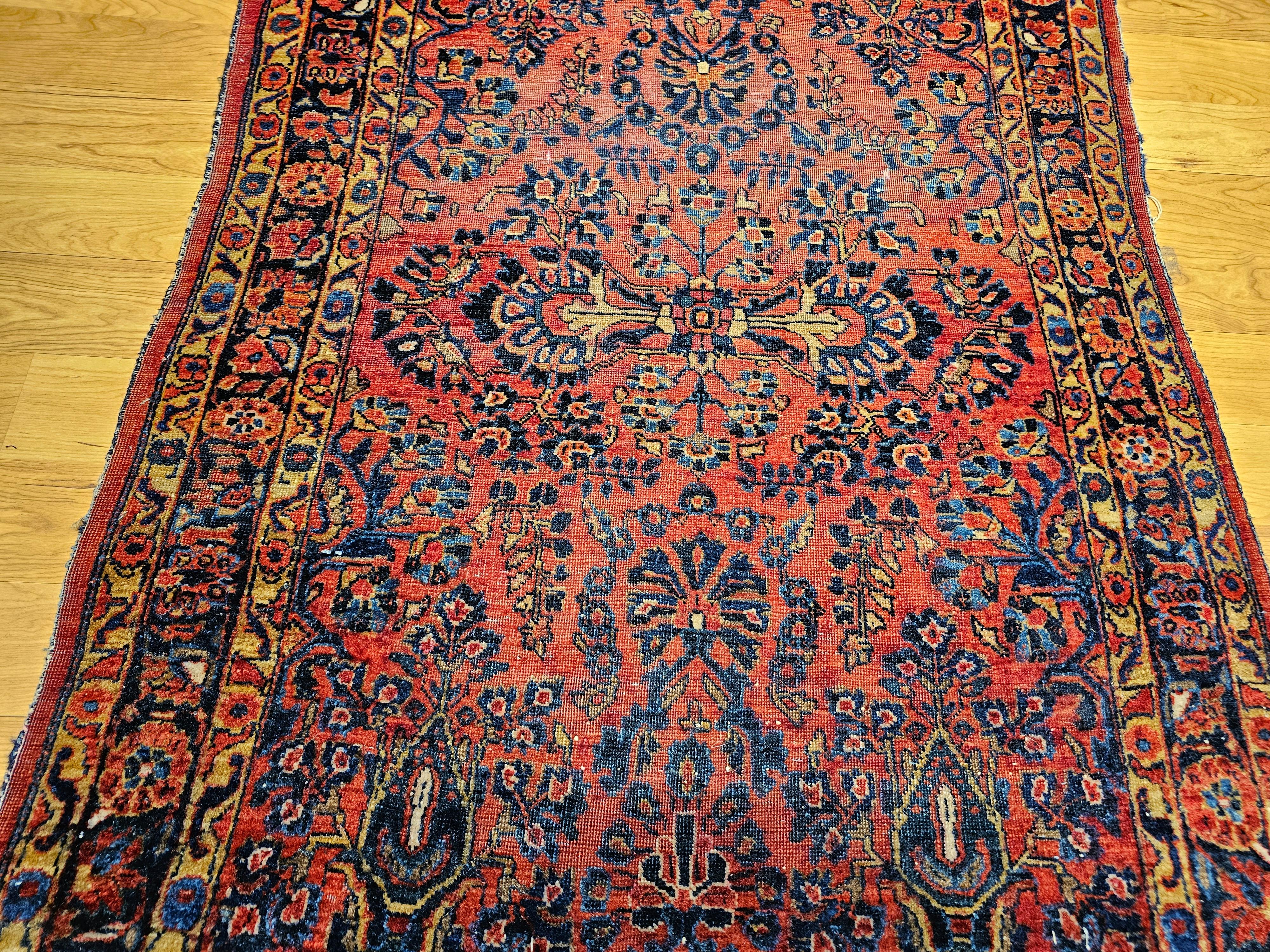 Persischer Sarouk-Teppich des frühen 20. Jahrhunderts - Allover-Blumenmuster in Rot, Marine im Angebot 1