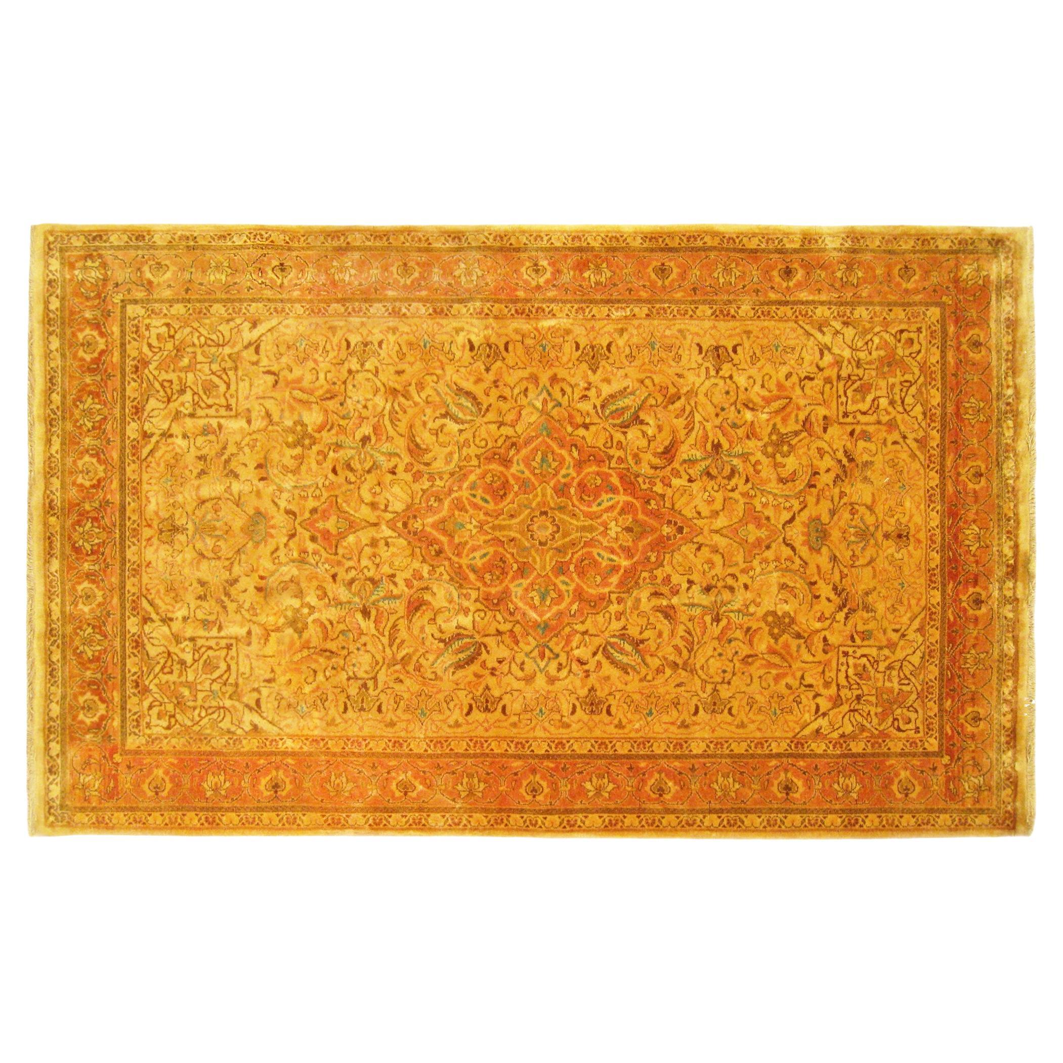 Persischer Sarouk-Teppich im Vintage-Stil, in kleiner Größe, mit zentralem Medaillon