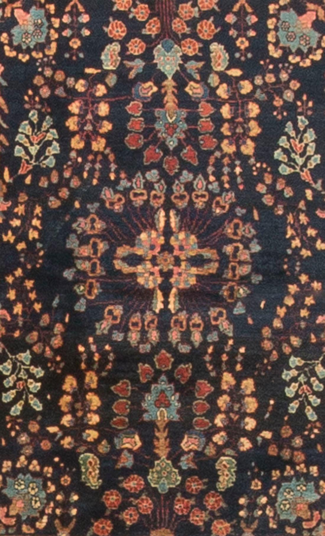 Vintage Persian Sarouk Rug In Good Condition For Sale In Secaucus, NJ