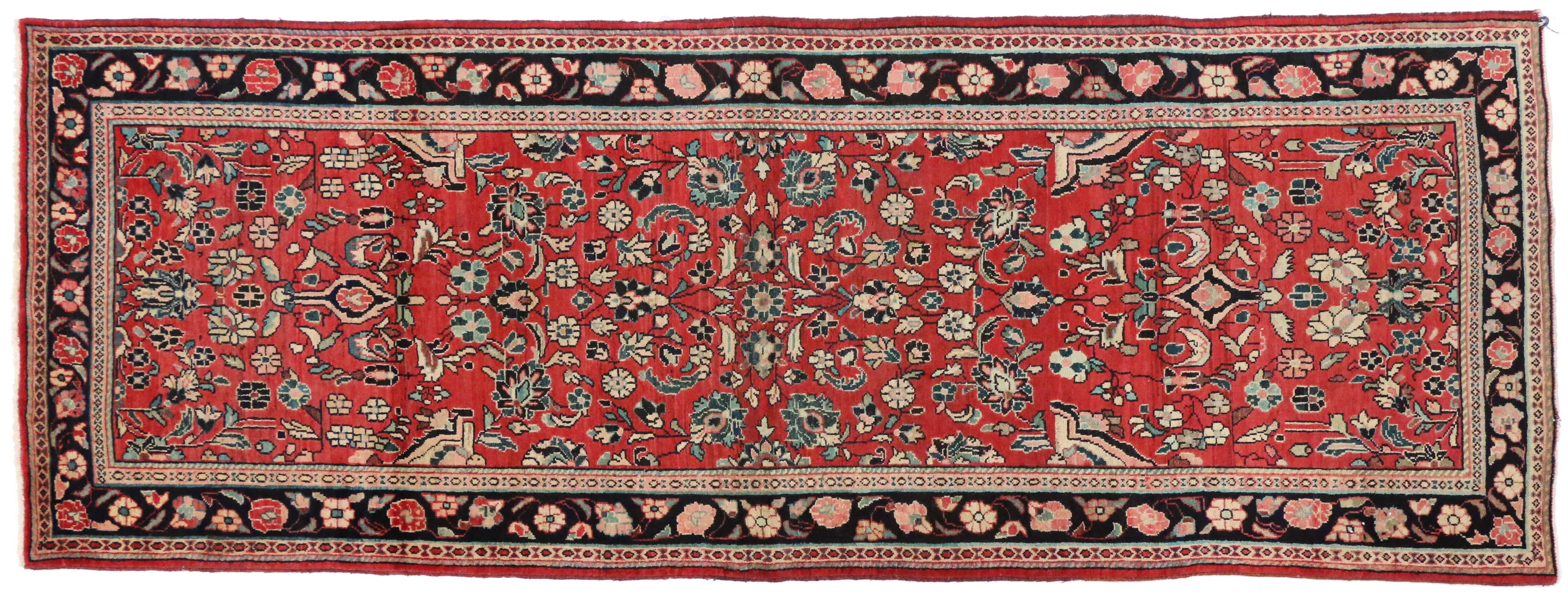 74308 Vintage persischen Sarouk Läufer mit traditionellen Stil, Flur Läufer 03'09 x 10'03. Dieser handgeknüpfte Sarouk-Teppichläufer aus alter persischer Wolle im traditionellen Stil zeigt Palmetten, Federn, gezackte Blätter, Rondelle und florale