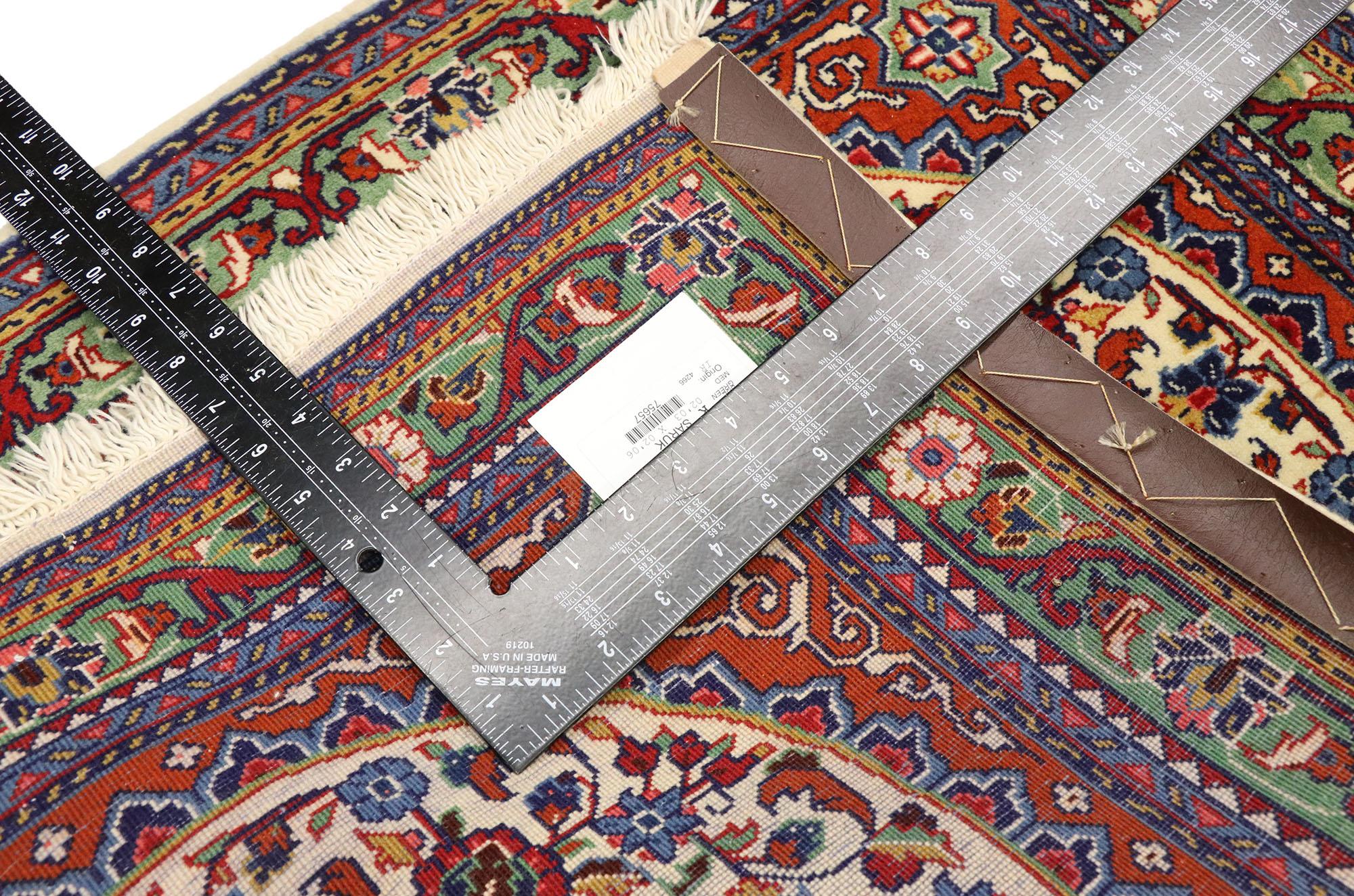 Annodato a mano Tappeto persiano vintage Sarouk Scatter con stile tradizionale americano in vendita