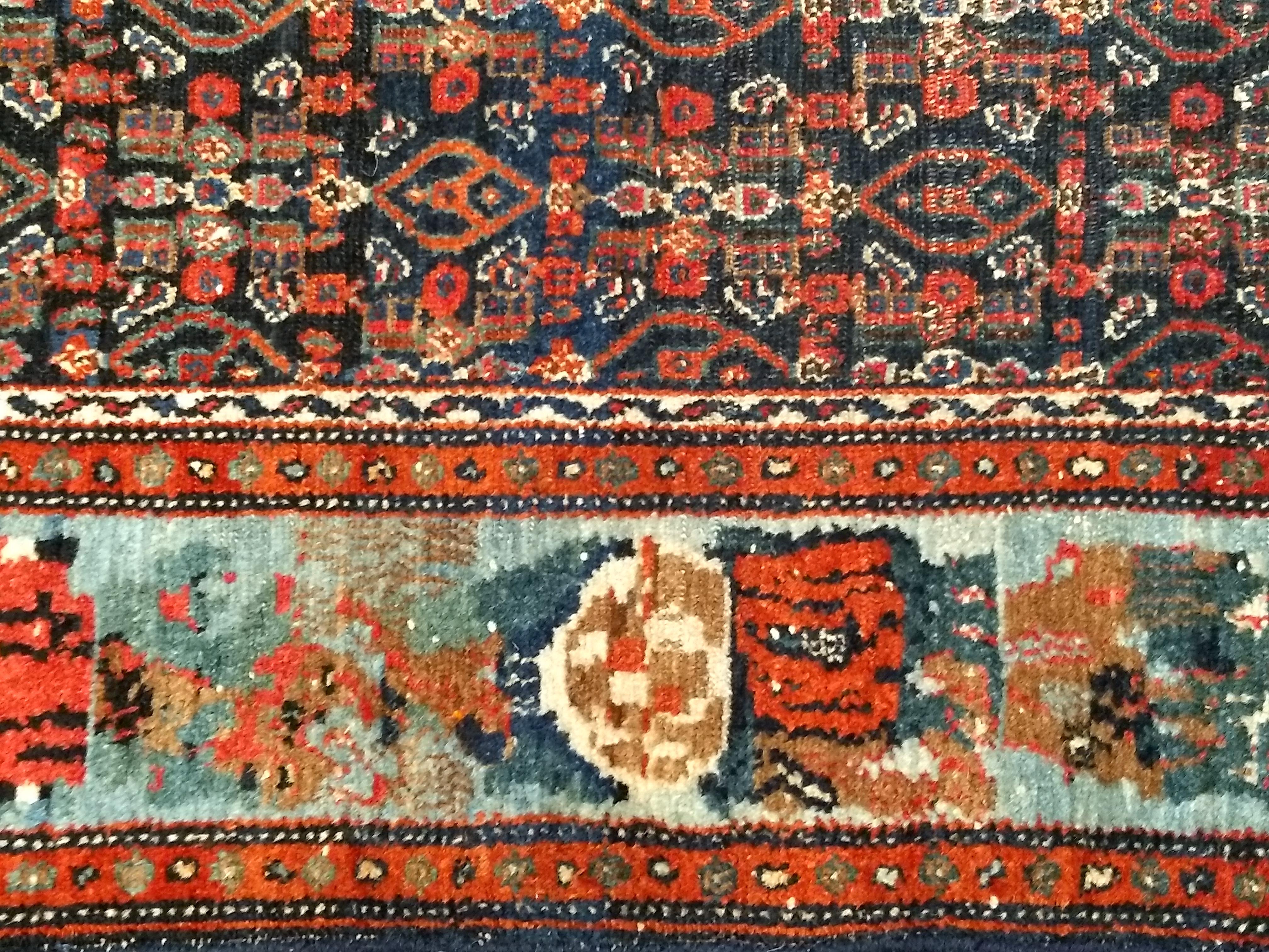 Tapis persan vintage Greene & Greene Greene en All-Over Design dans les tons marine, vert, bleu et rouge en vente 3