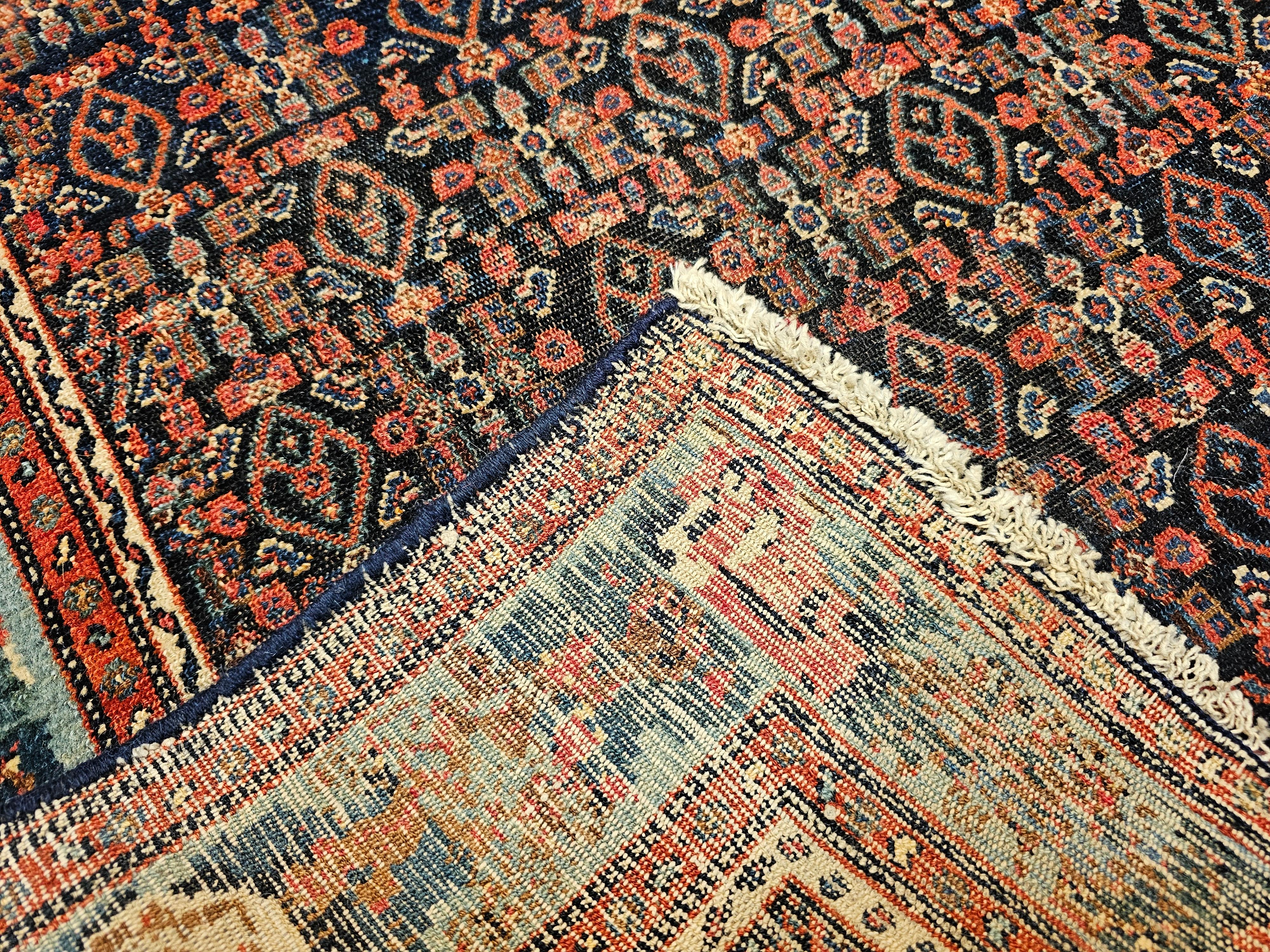 Tapis persan vintage Greene & Greene Greene en All-Over Design dans les tons marine, vert, bleu et rouge en vente 4