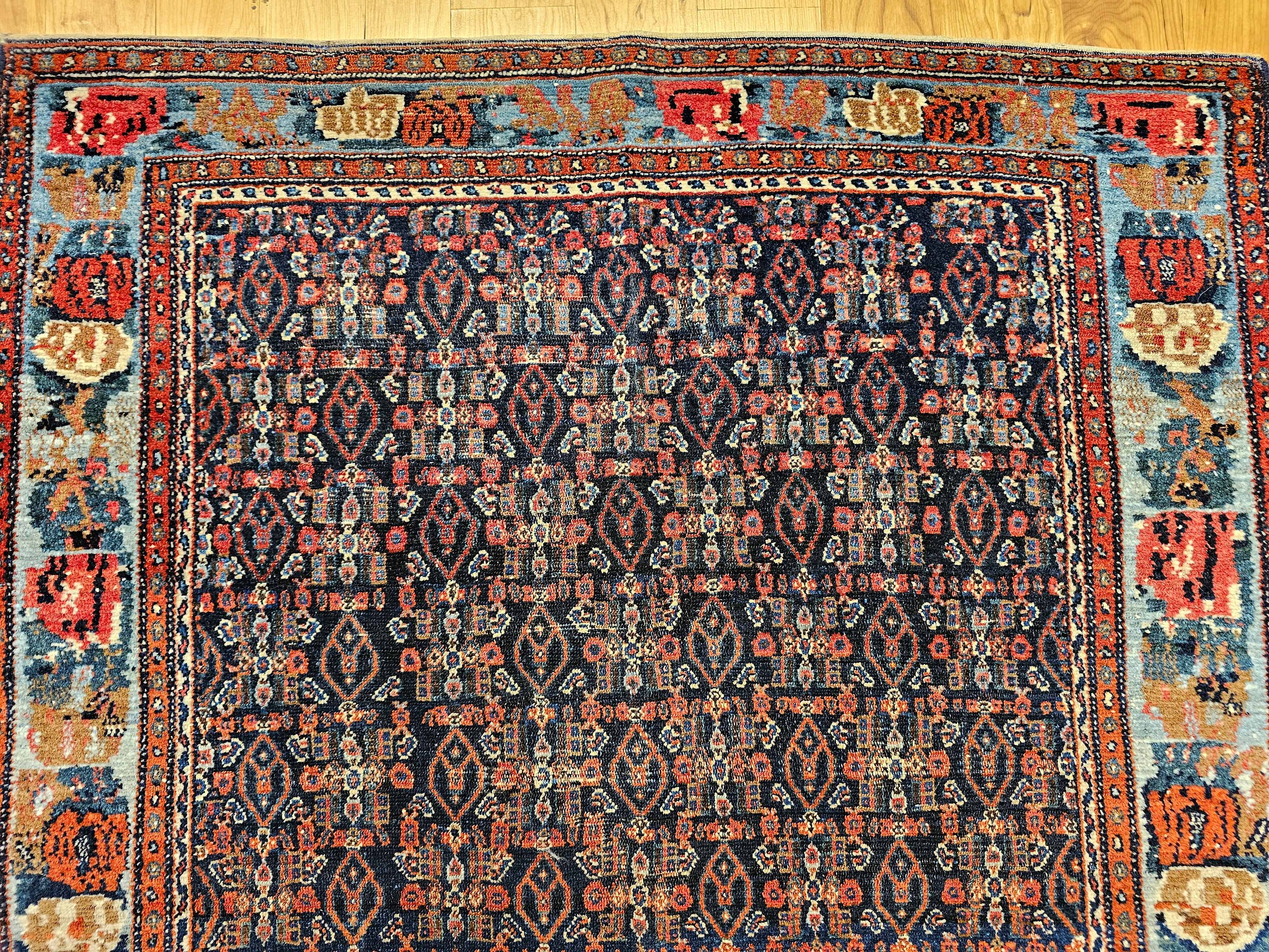 Perse Tapis persan vintage Greene & Greene Greene en All-Over Design dans les tons marine, vert, bleu et rouge en vente