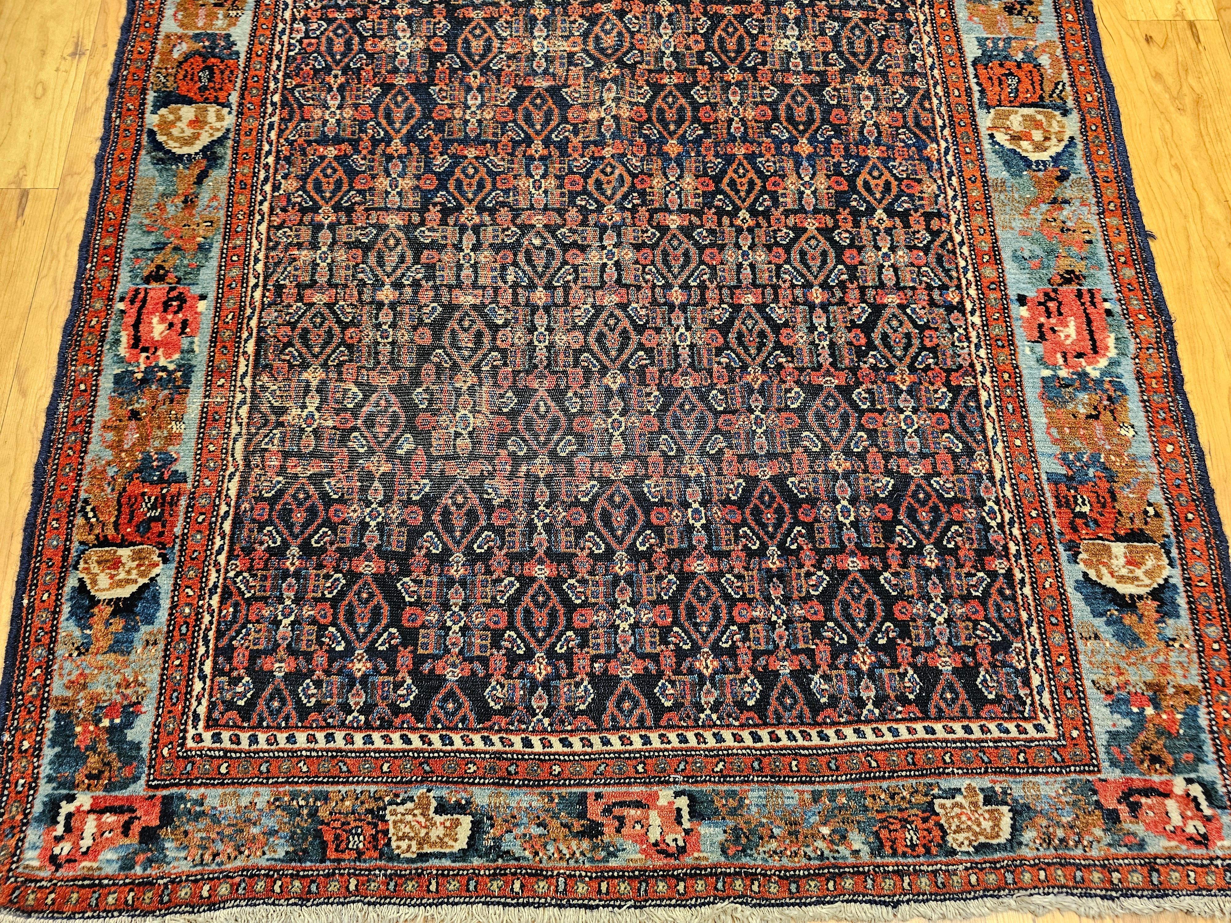 Tapis persan vintage Greene & Greene Greene en All-Over Design dans les tons marine, vert, bleu et rouge Bon état - En vente à Barrington, IL