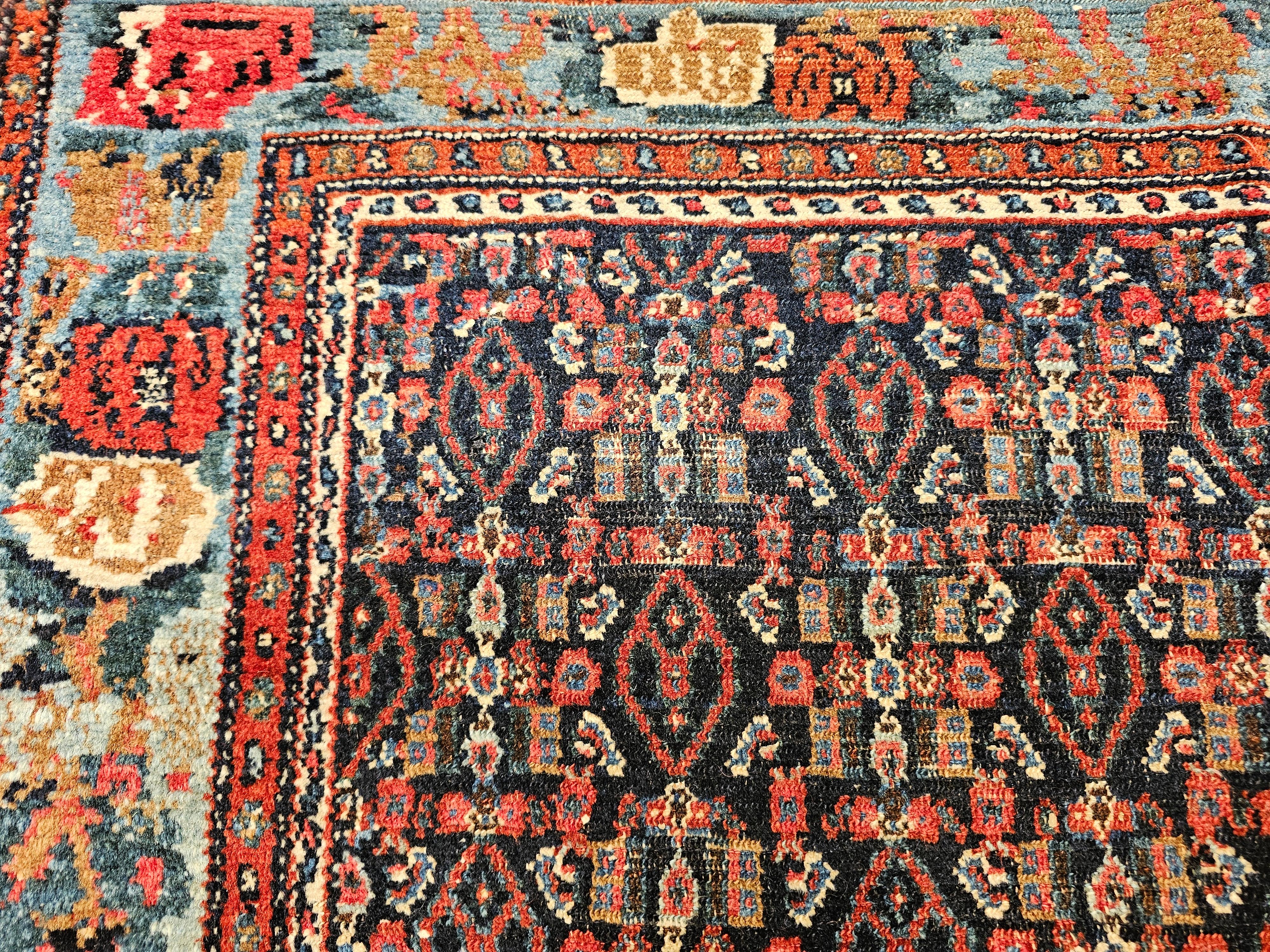 Tapis persan vintage Greene & Greene Greene en All-Over Design dans les tons marine, vert, bleu et rouge en vente 1