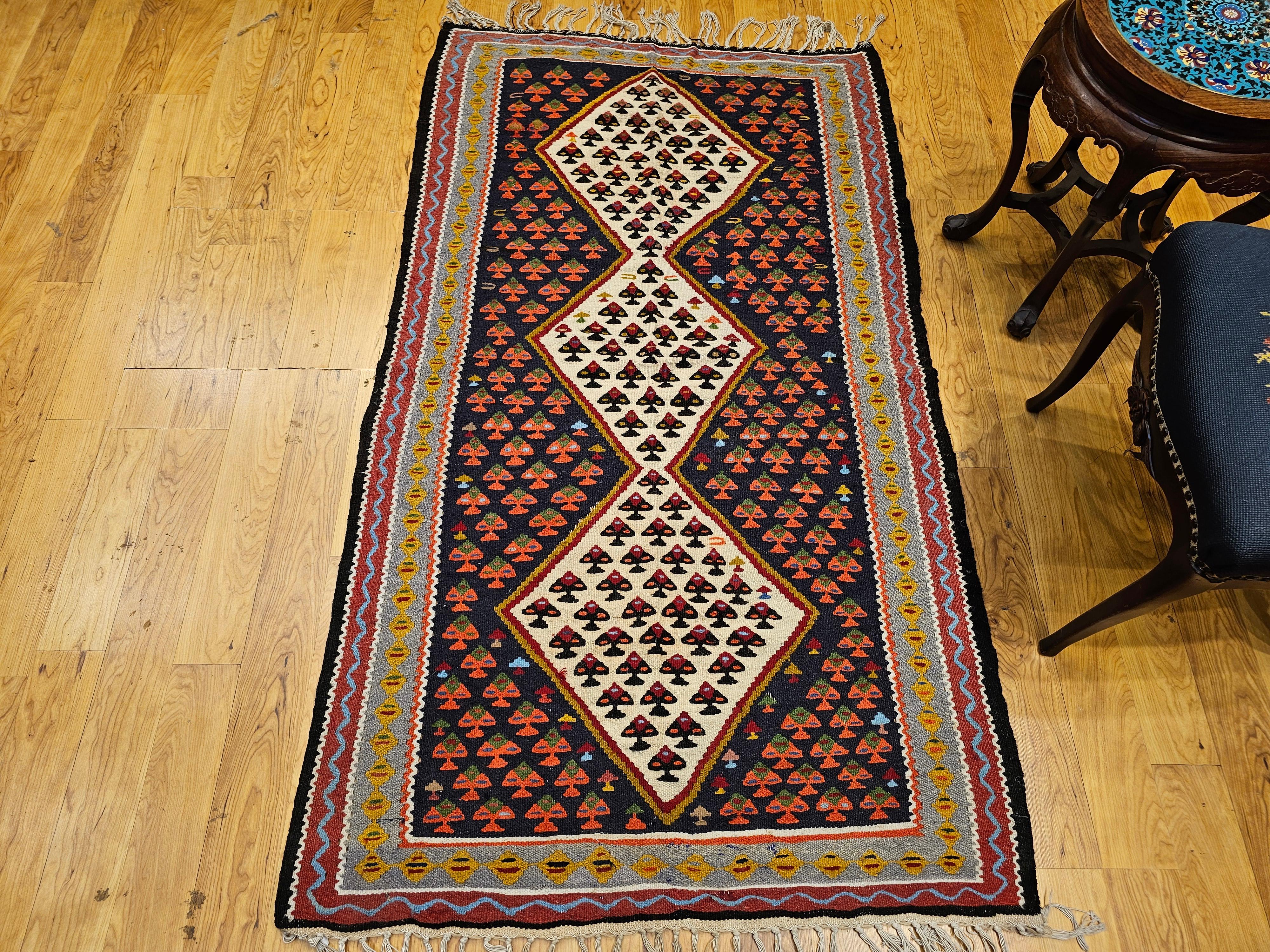 Kilim persiano d'epoca a tessitura piatta Senneh in rosso, marina, avorio, retro, grigio in vendita 3