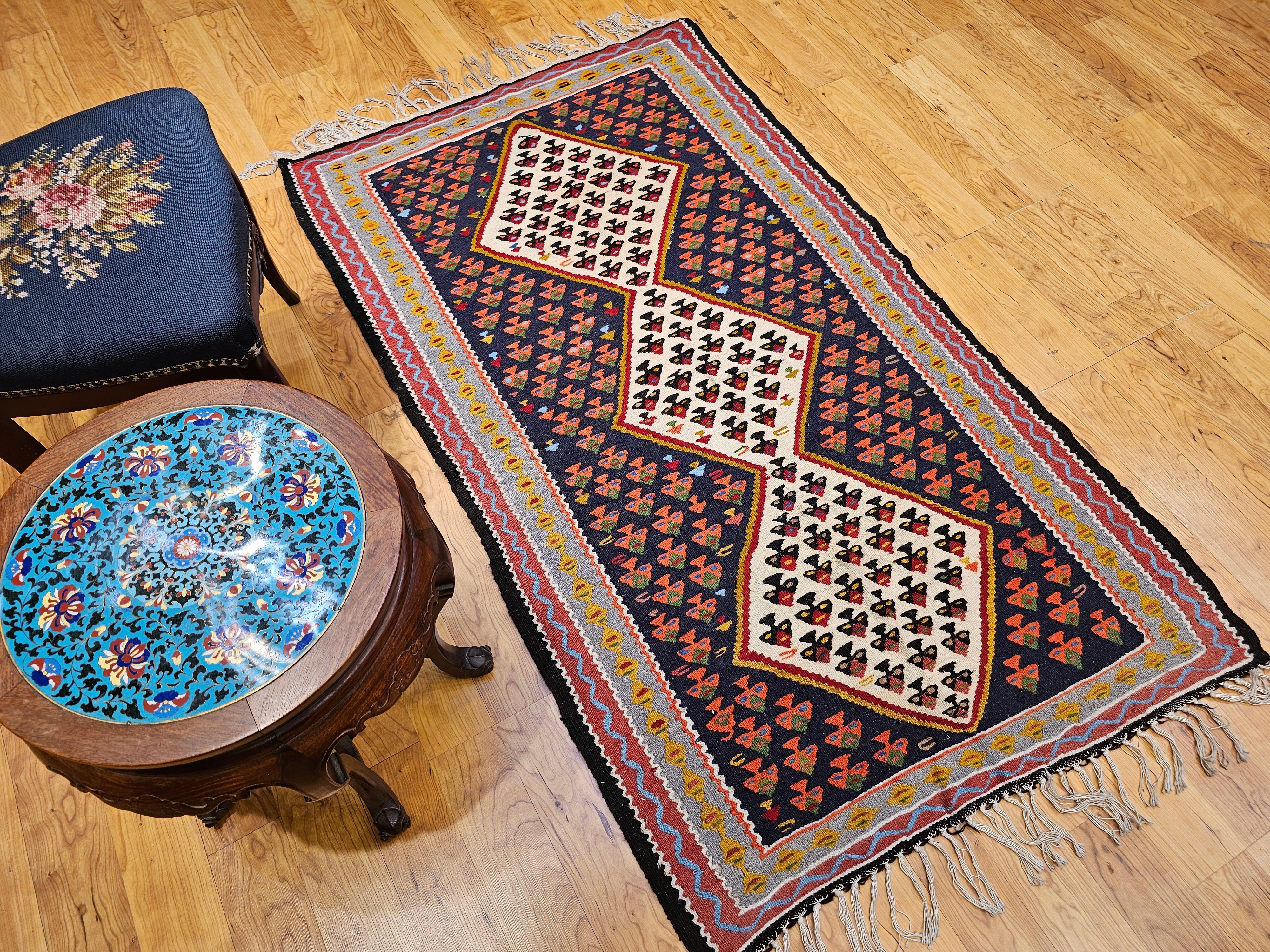 Kilim persiano d'epoca a tessitura piatta Senneh in rosso, marina, avorio, retro, grigio in vendita 6