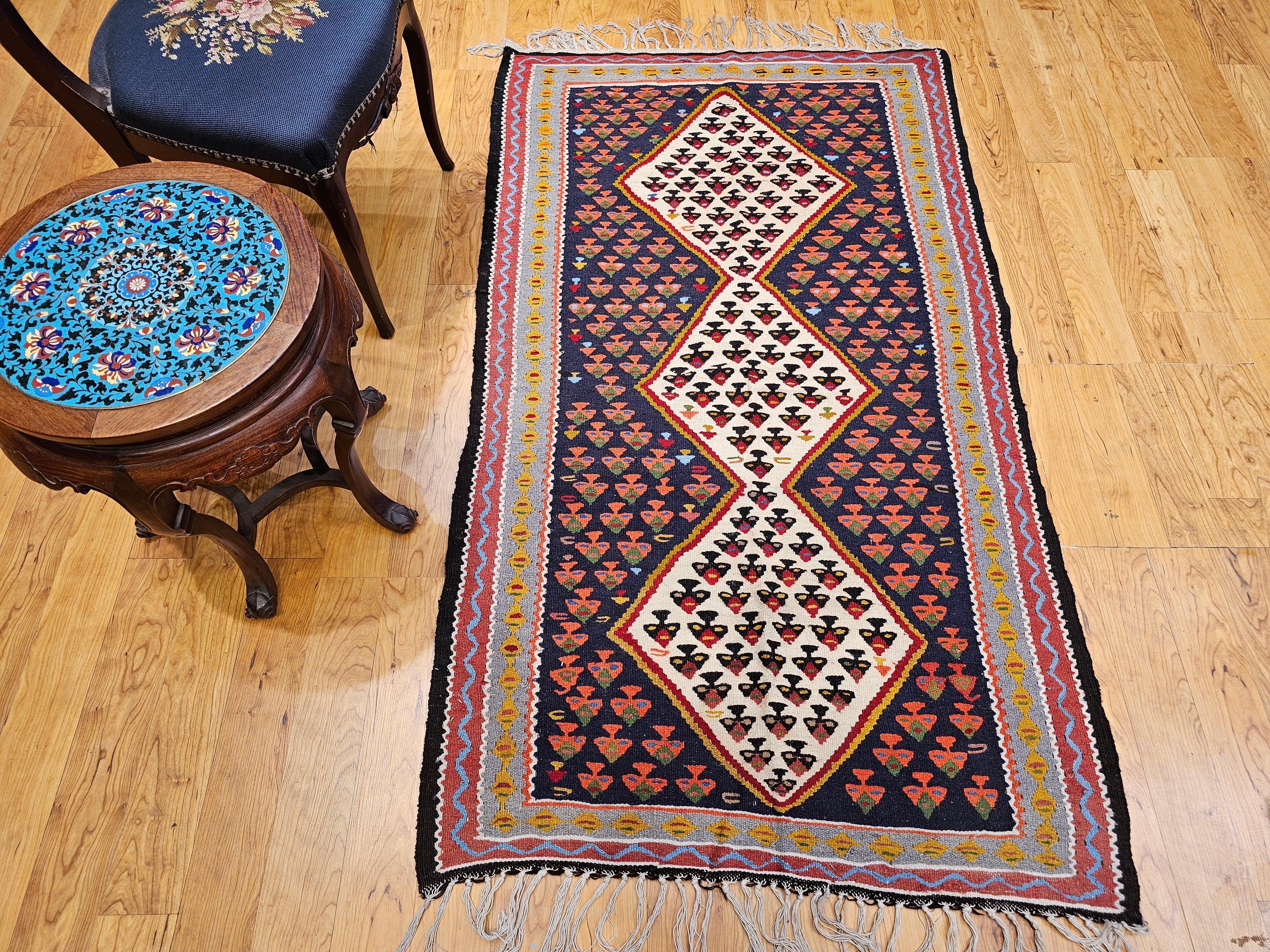 Kilim persiano d'epoca a tessitura piatta Senneh in rosso, marina, avorio, retro, grigio in vendita 7