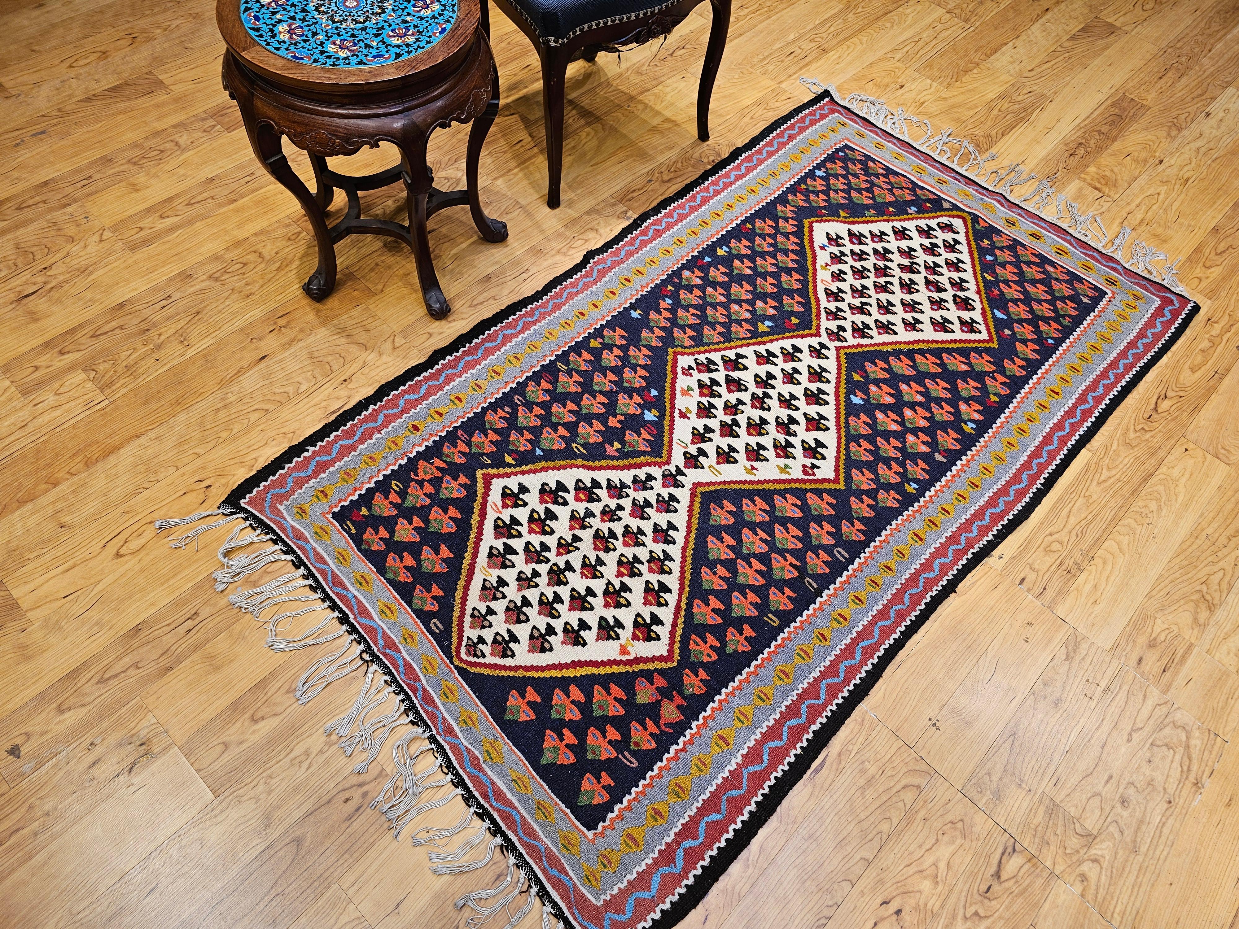 Kilim persiano d'epoca a tessitura piatta Senneh in rosso, marina, avorio, retro, grigio in vendita 8