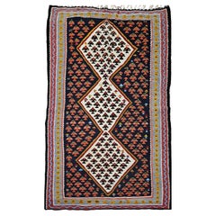 Kilim persiano d'epoca a tessitura piatta Senneh in rosso, marina, avorio, retro, grigio