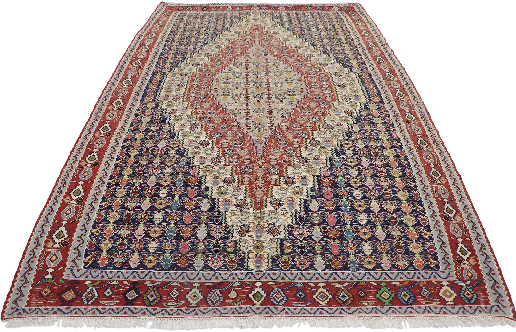 Perse Tapis Kilim persan vintage Senneh avec motif ferme de style cottage en vente