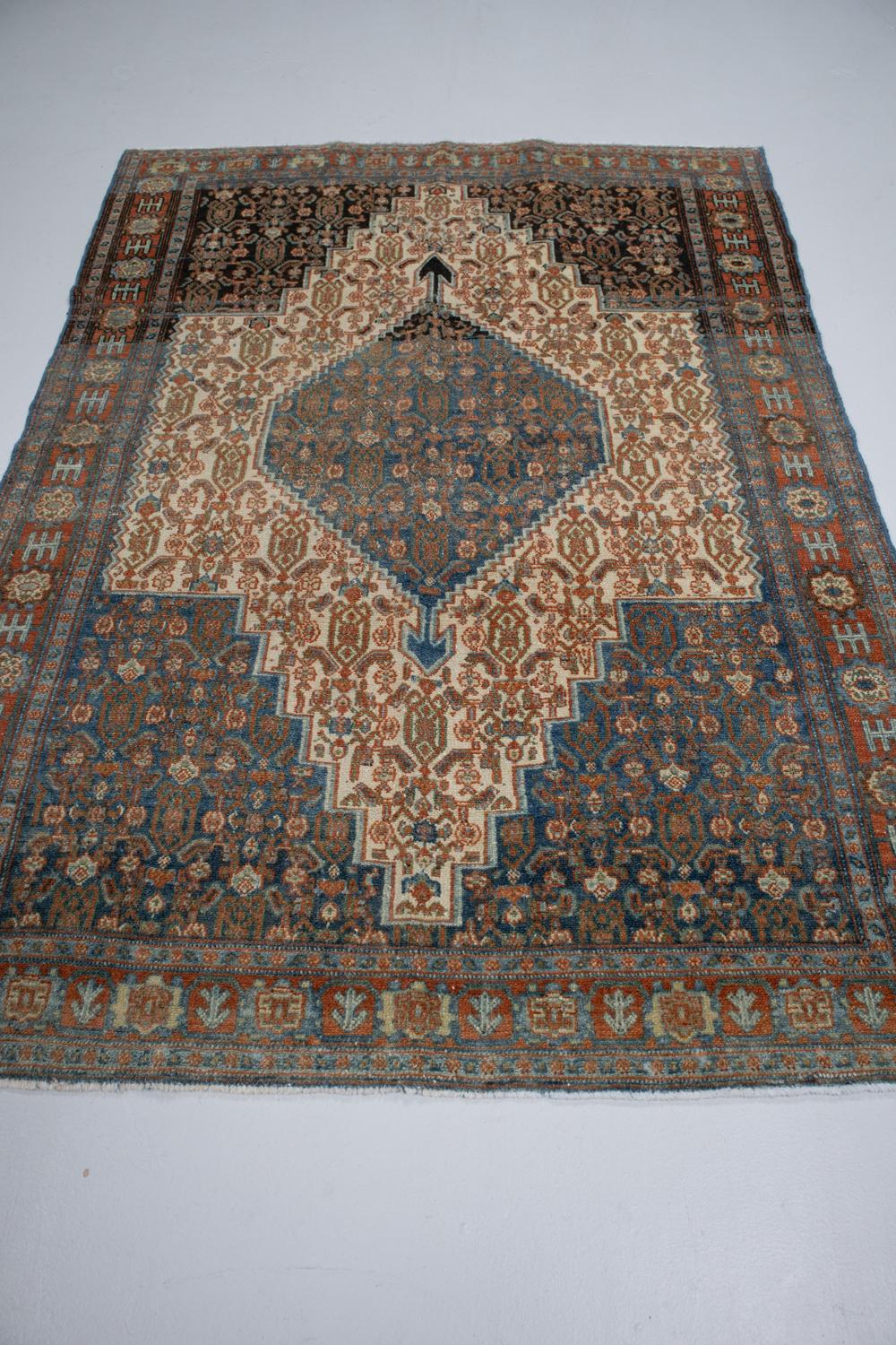 Vintage Persian Senneh Rug In Good Condition For Sale In West Palm Beach, FL