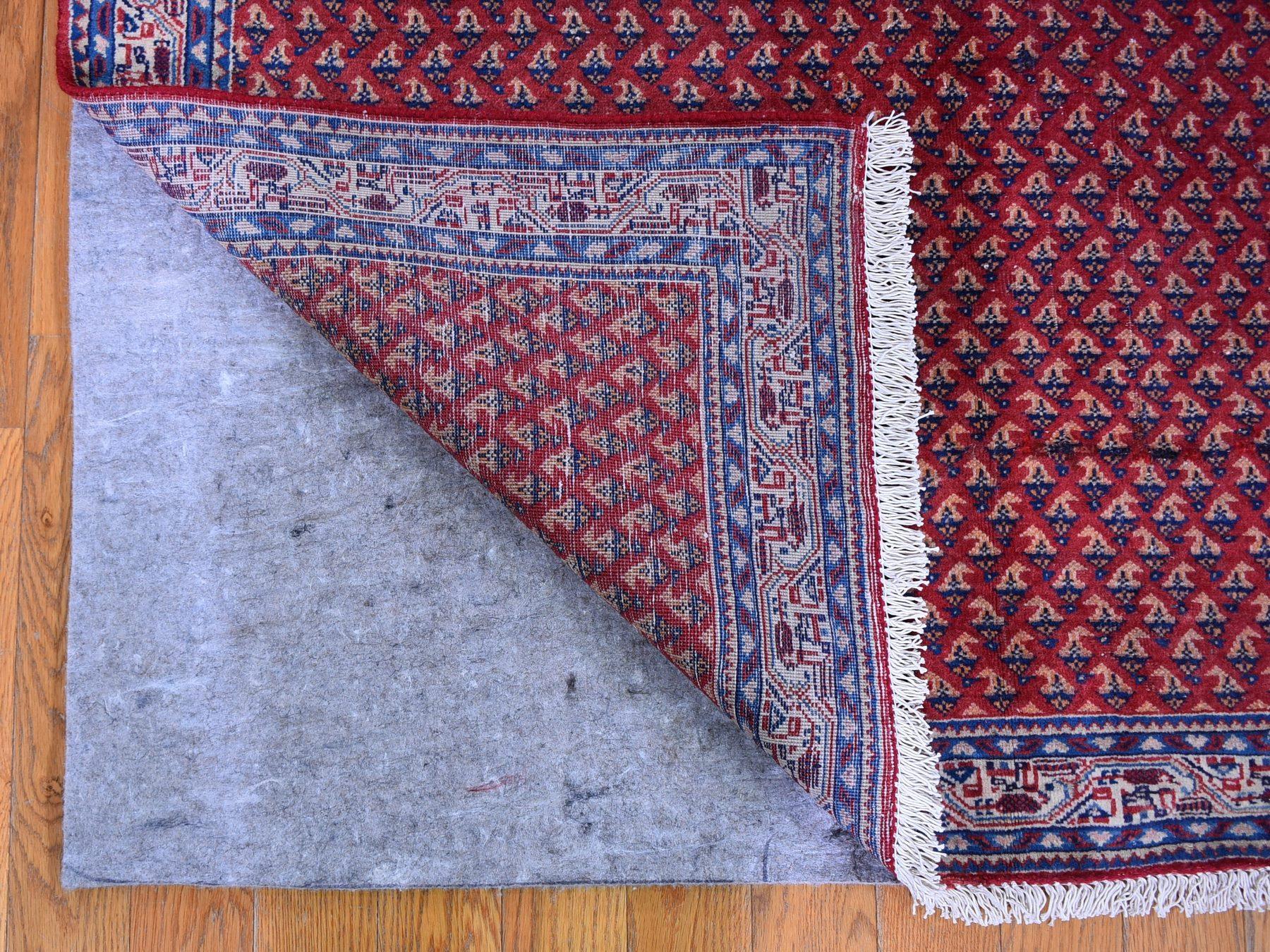 Médiéval Tapis de couloir persan Serab vintage à motif répétitif intégral en laine nouée à la main en vente