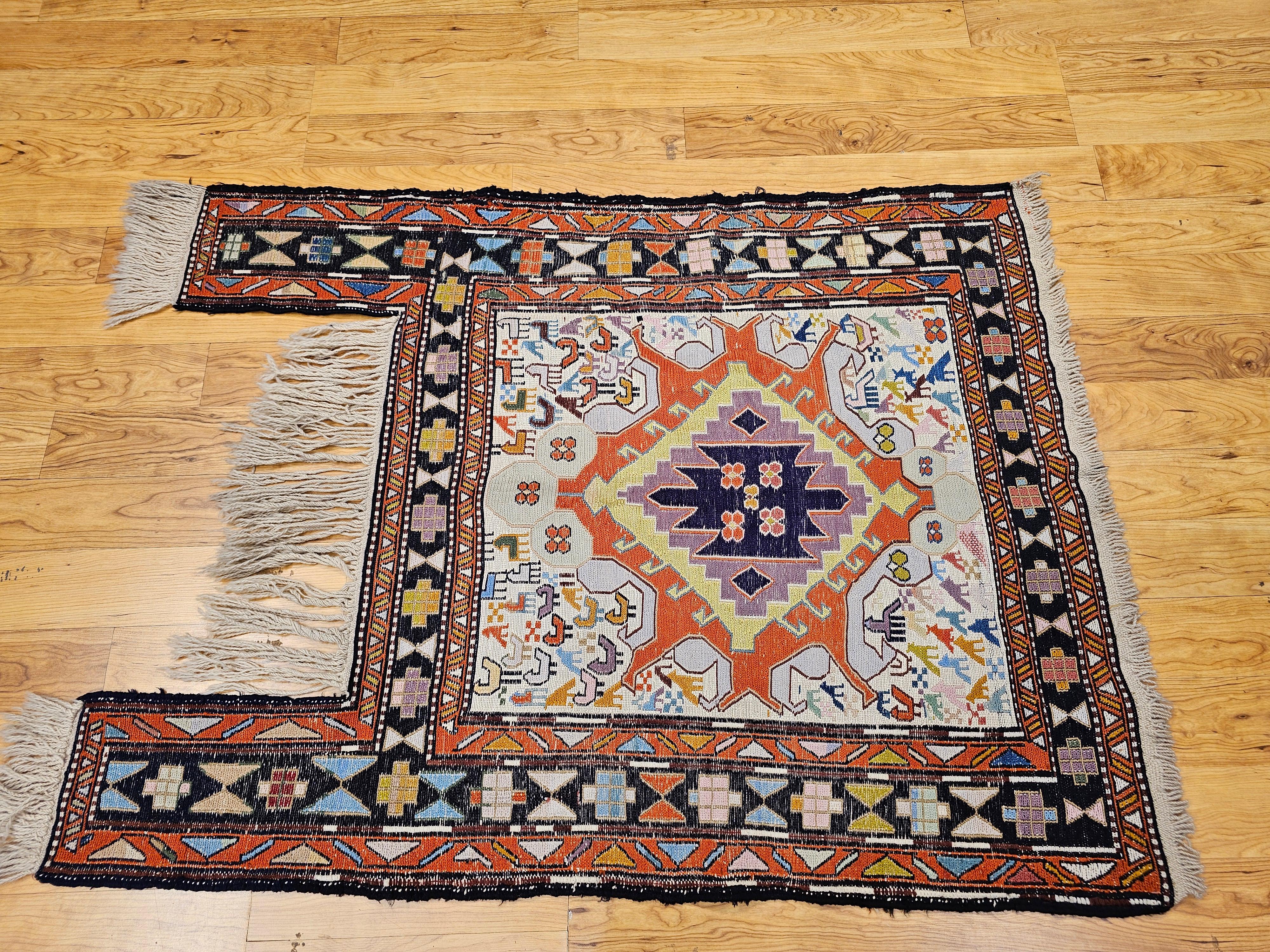 Couverture de selle persane Shahsavan Soumak en ivoire, lavande, jaune, bleu en vente 7