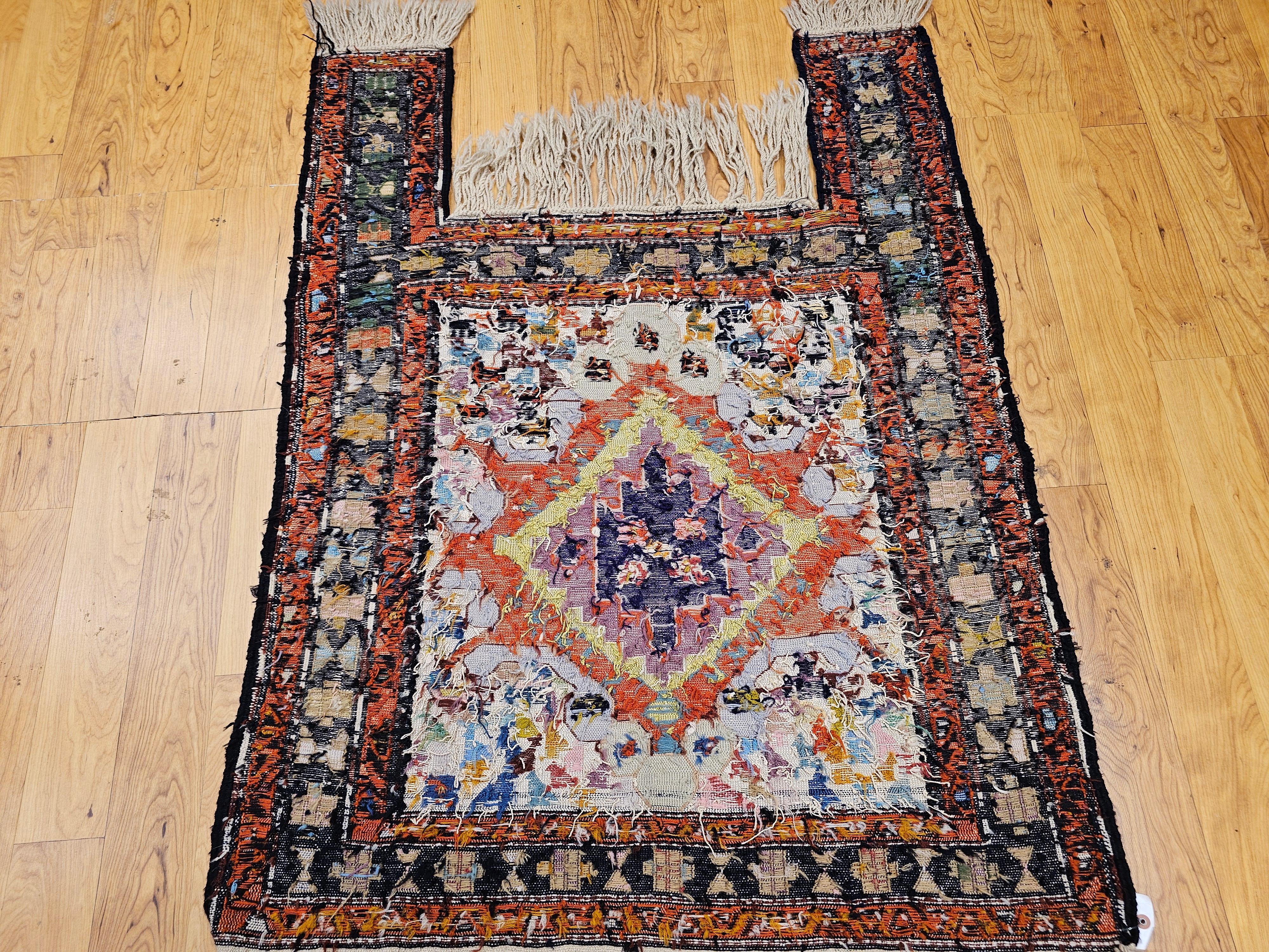 Couverture de selle persane Shahsavan Soumak en ivoire, lavande, jaune, bleu en vente 8
