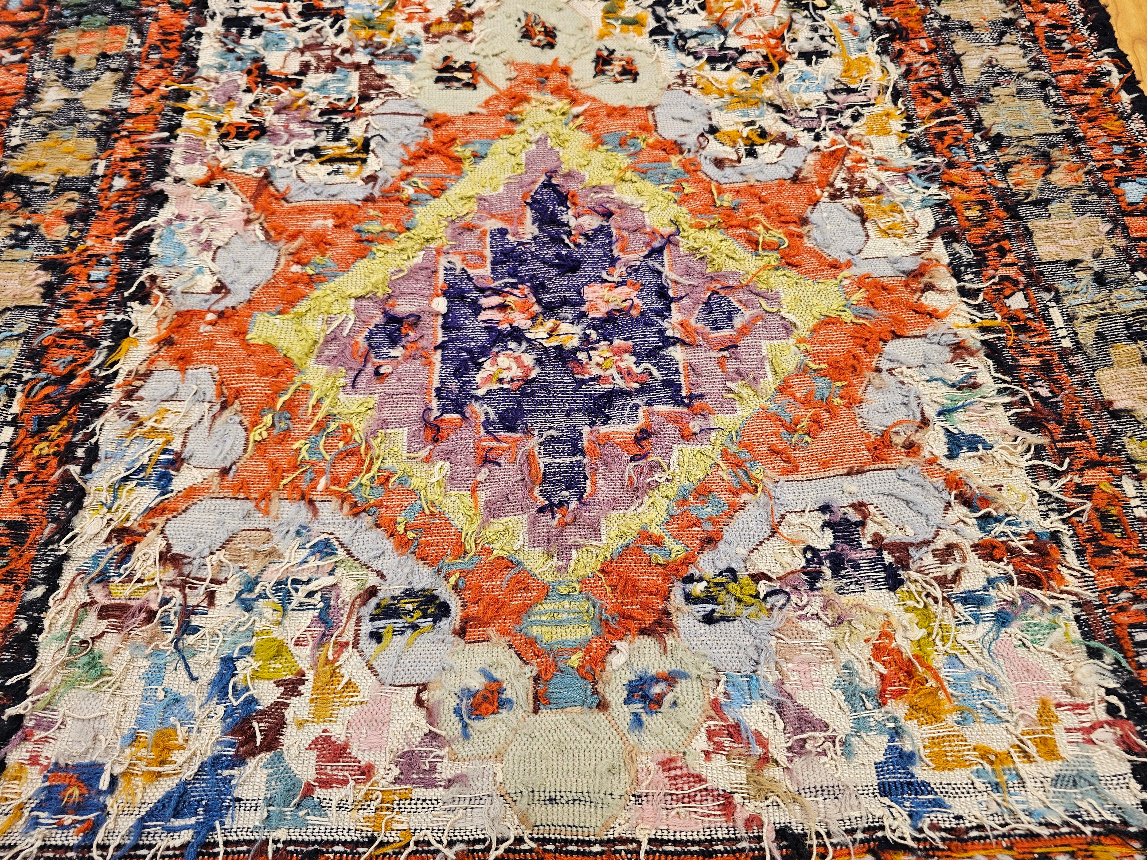 Couverture de selle persane Shahsavan Soumak en ivoire, lavande, jaune, bleu en vente 9