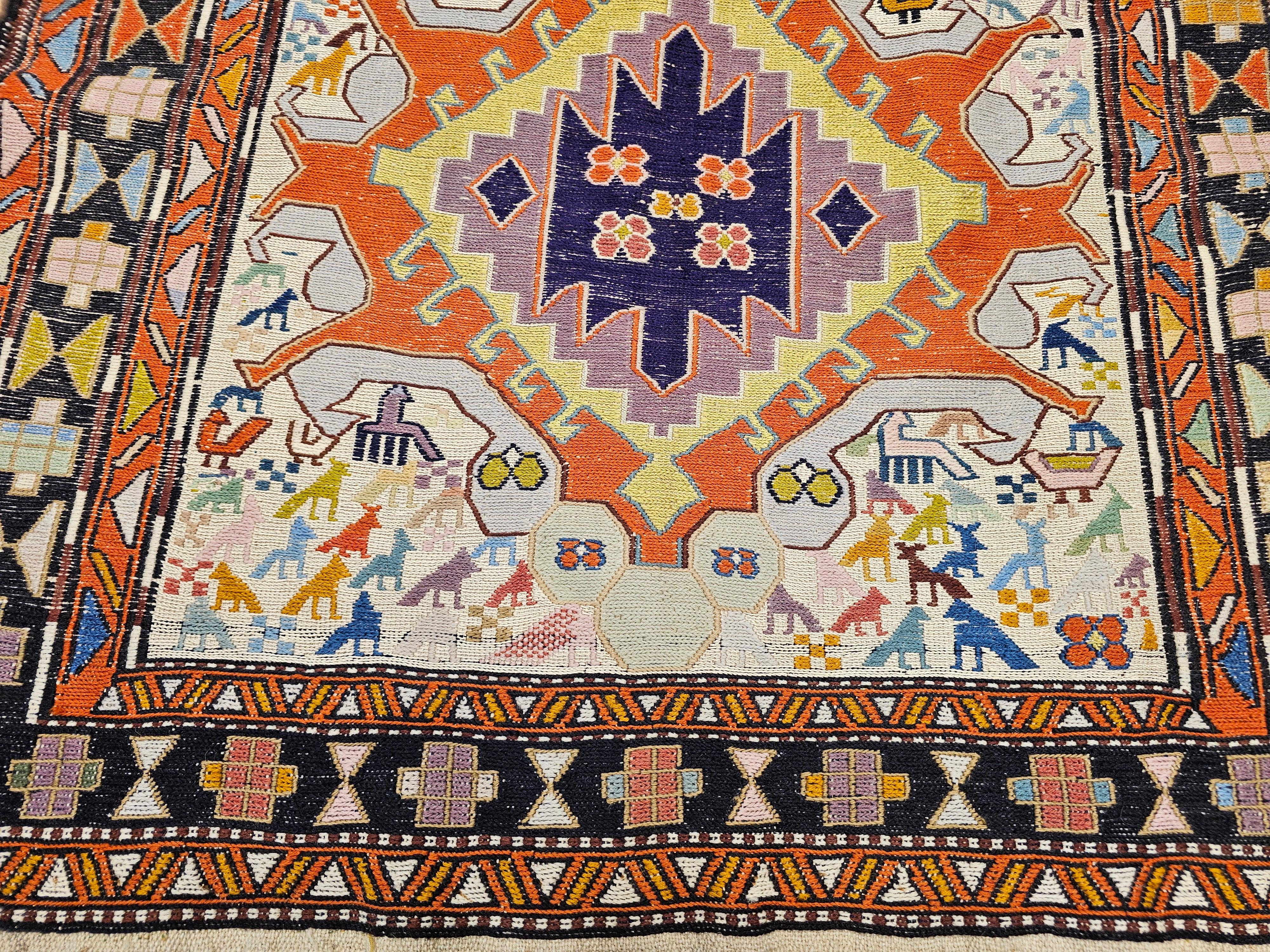 Couverture de selle persane Shahsavan Soumak en ivoire, lavande, jaune, bleu Bon état - En vente à Barrington, IL
