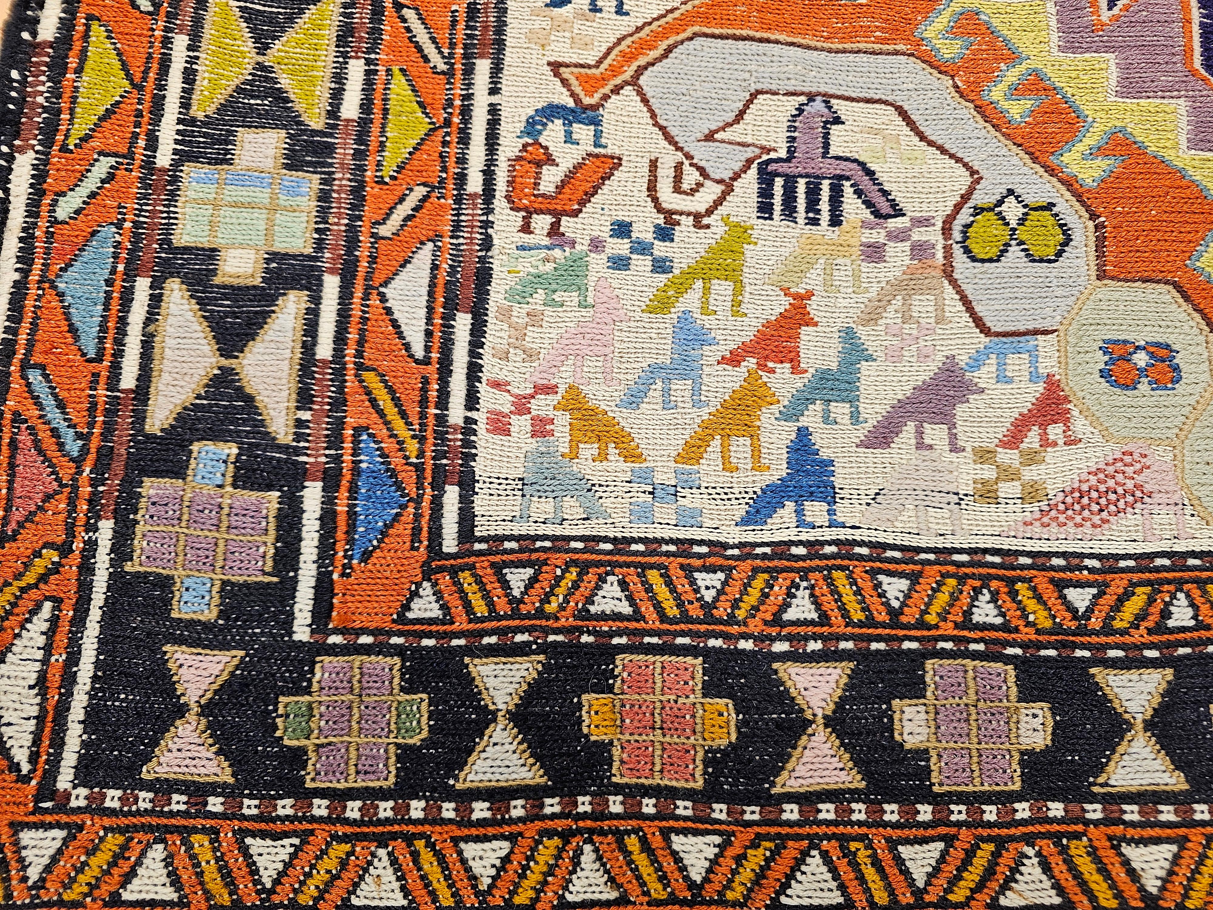 20ième siècle Couverture de selle persane Shahsavan Soumak en ivoire, lavande, jaune, bleu en vente