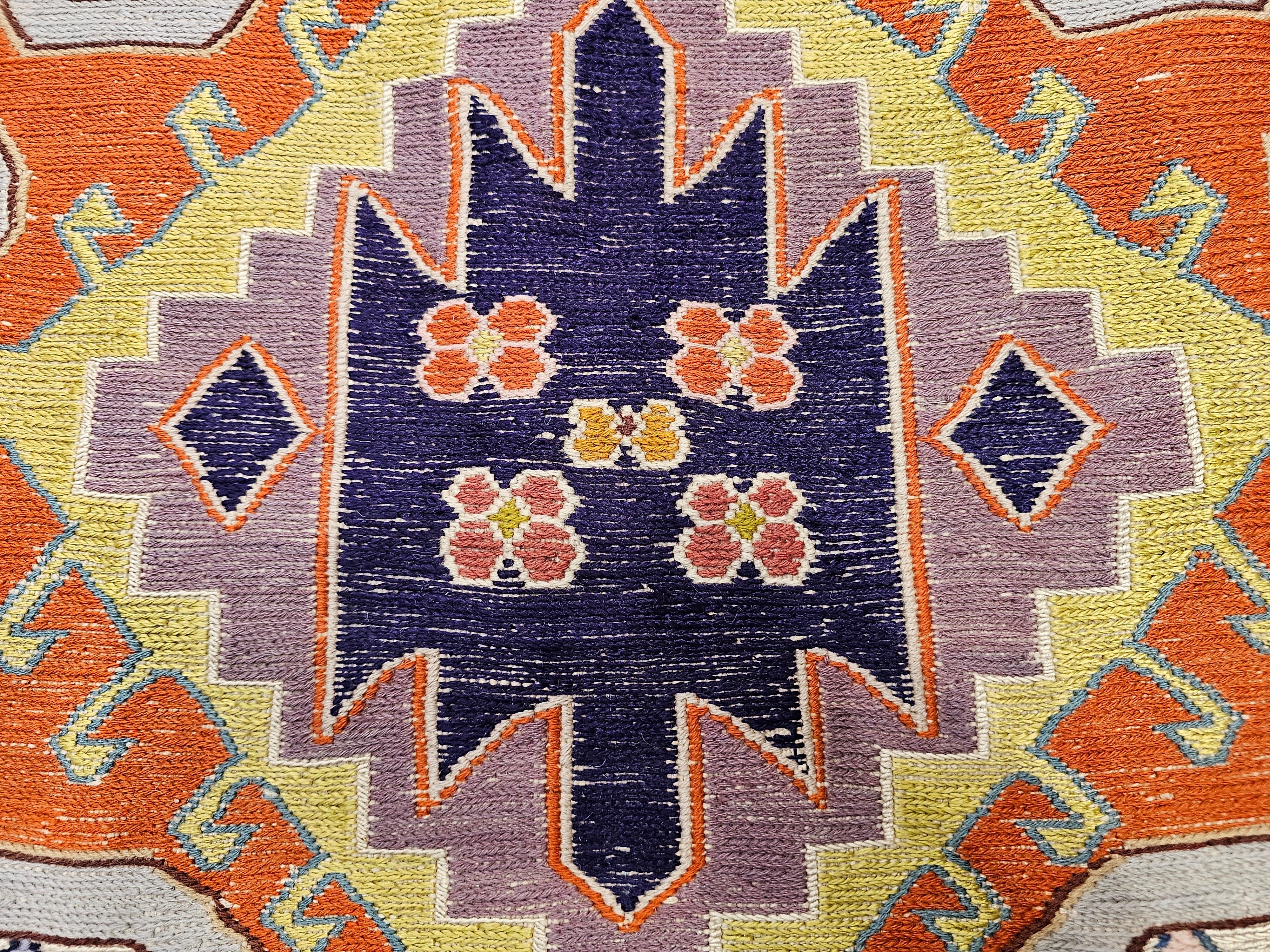 Couverture de selle persane Shahsavan Soumak en ivoire, lavande, jaune, bleu en vente 2