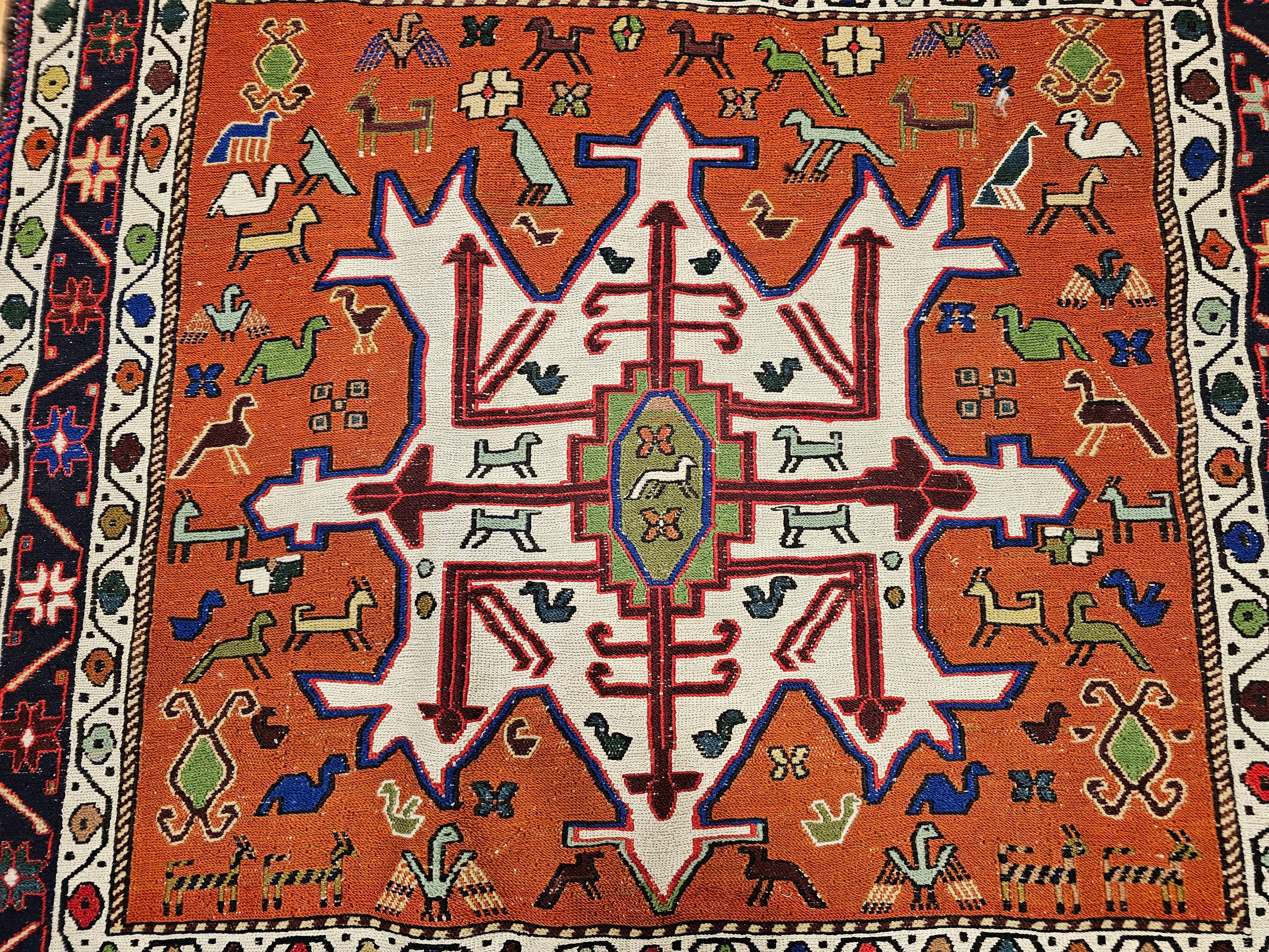 Persische Shahsavan Soumak-Satteldecke aus Terrakotta in Elfenbein, Grün im Zustand „Gut“ im Angebot in Barrington, IL