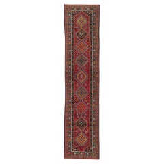 Tapis de couloir vintage persan Shiraz de style tribal avec motif tribal